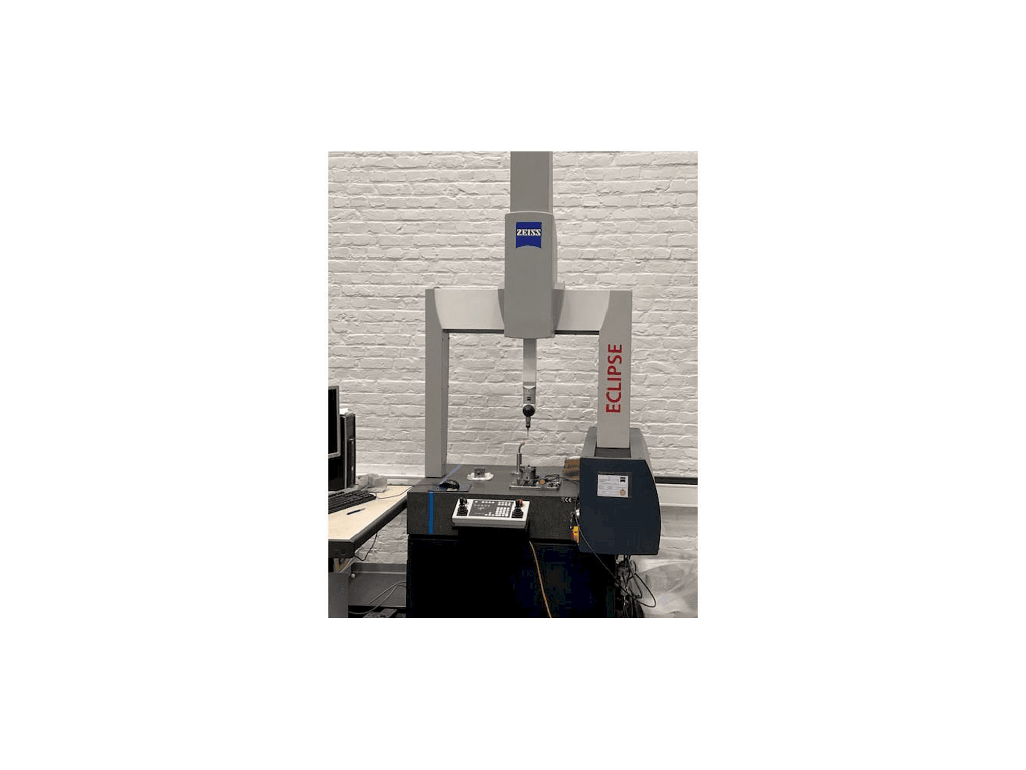 Prikaz stroja ZEISS Eclipse sprijeda