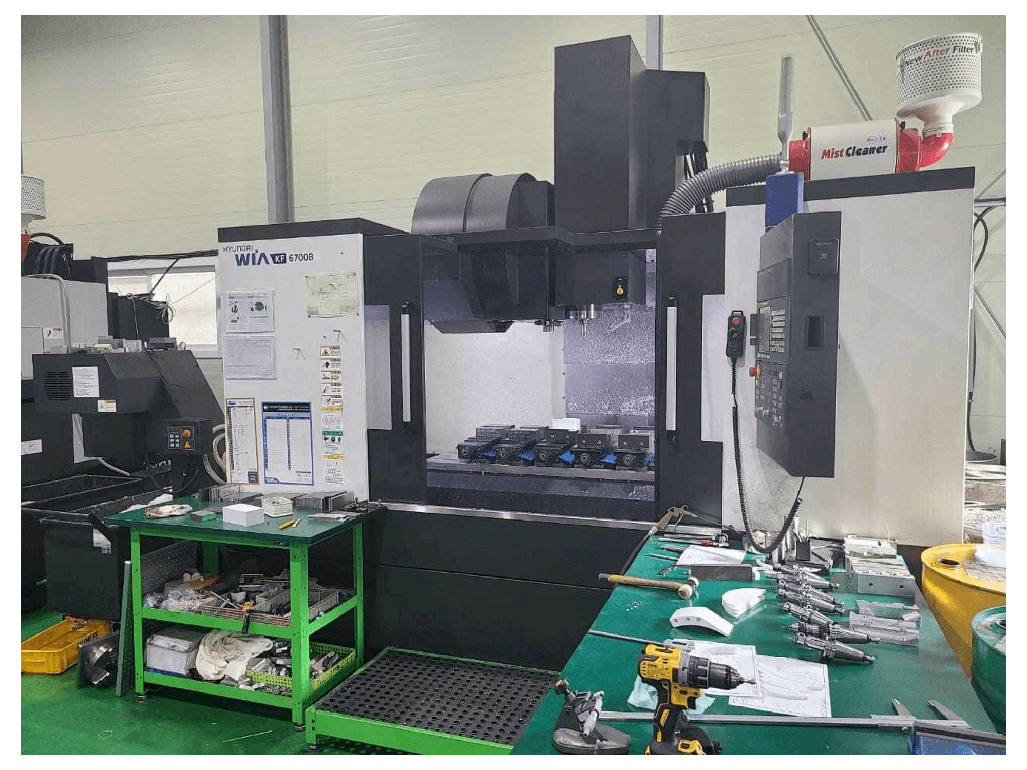 Prikaz stroja Hyundai Wia KF 6700B sprijeda