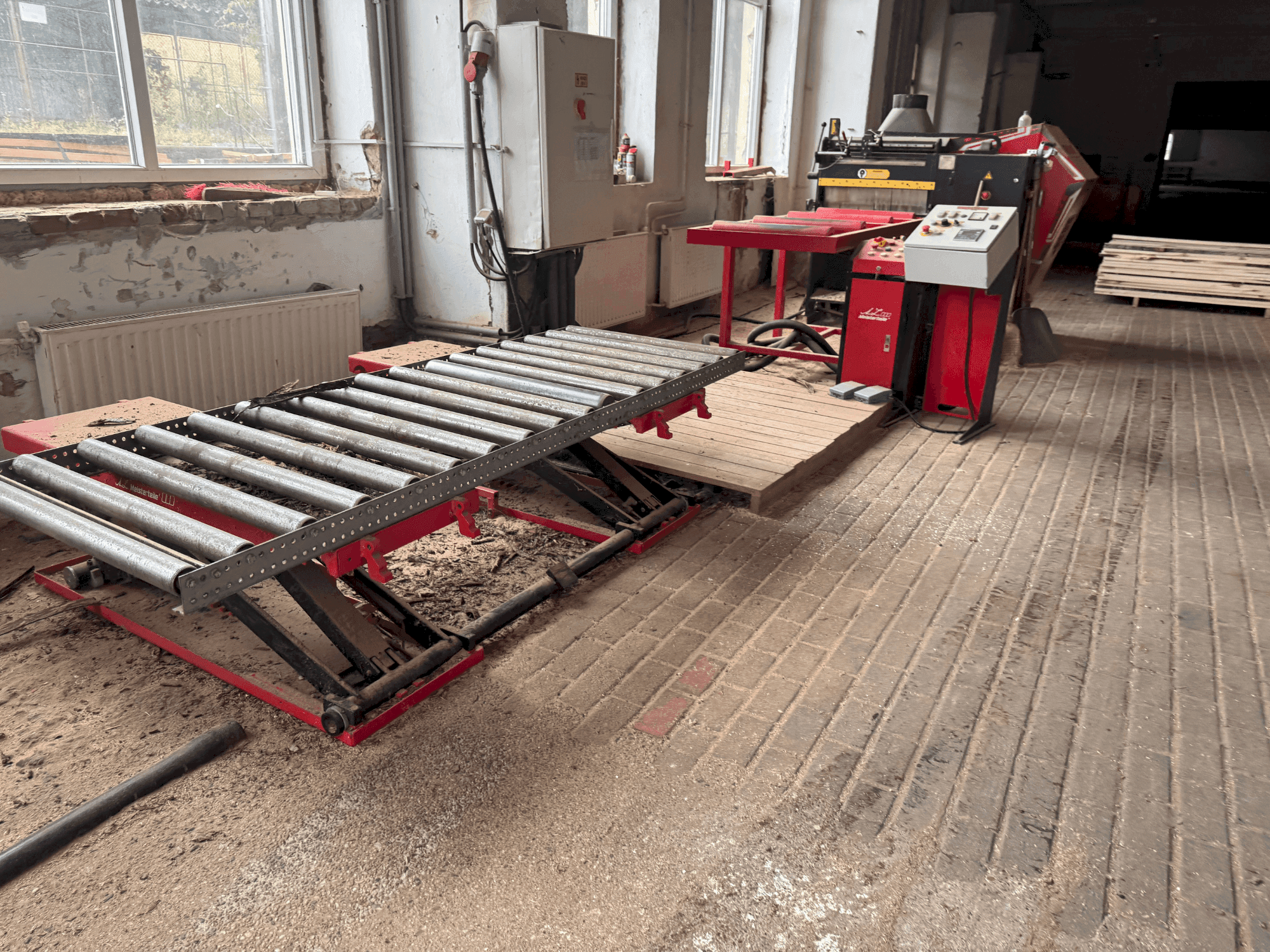 Prikaz stroja WRAVOR Multirip 750 20-100 sprijeda