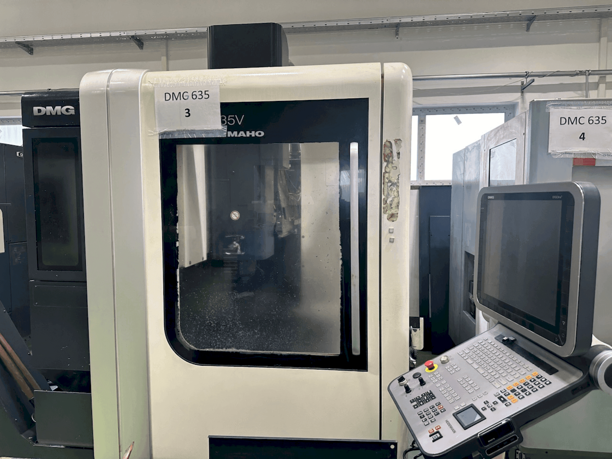 Prikaz stroja DECKEL MAHO DMC 635 V sprijeda
