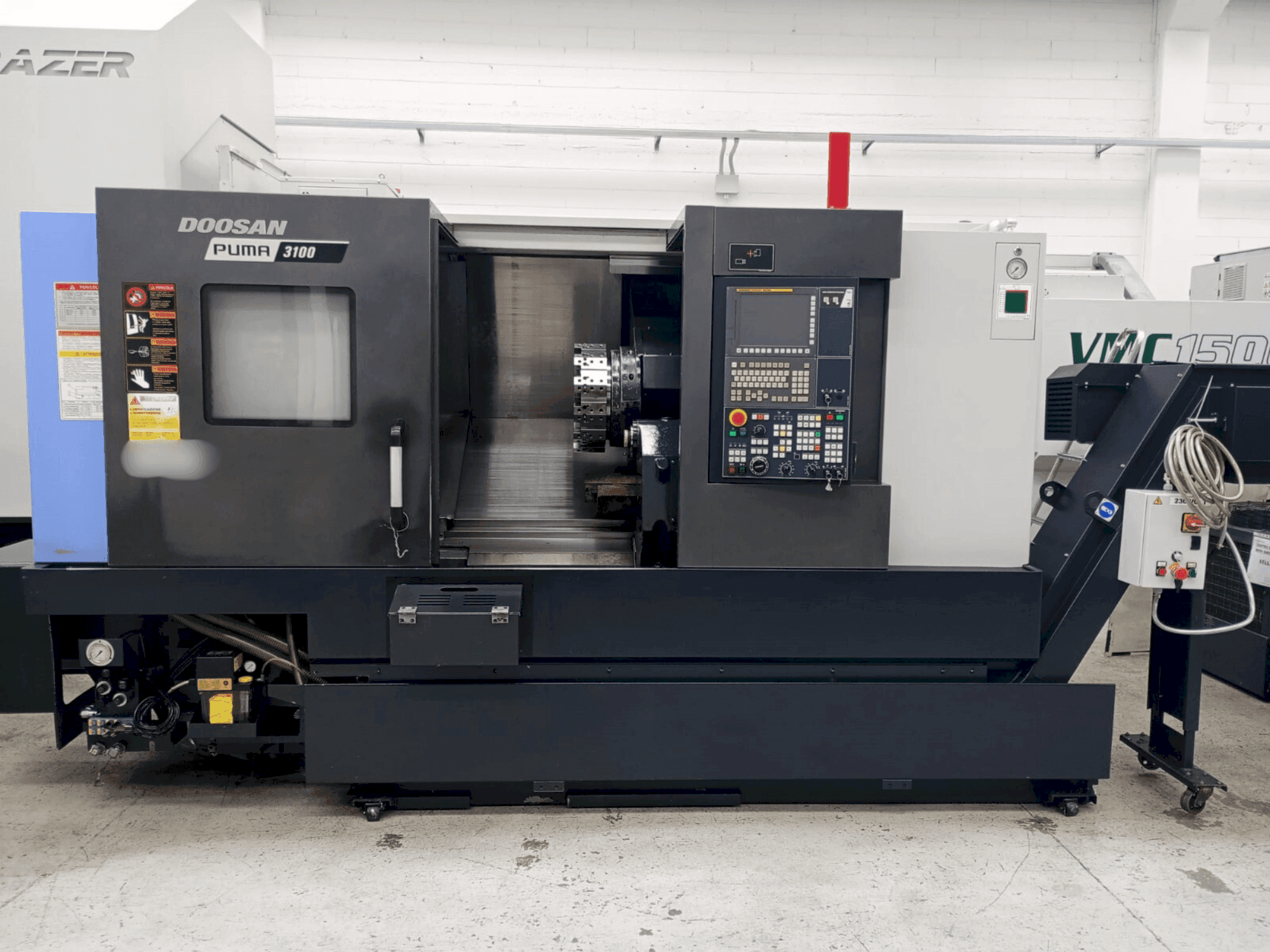 Prikaz stroja DOOSAN PUMA 3100 sprijeda