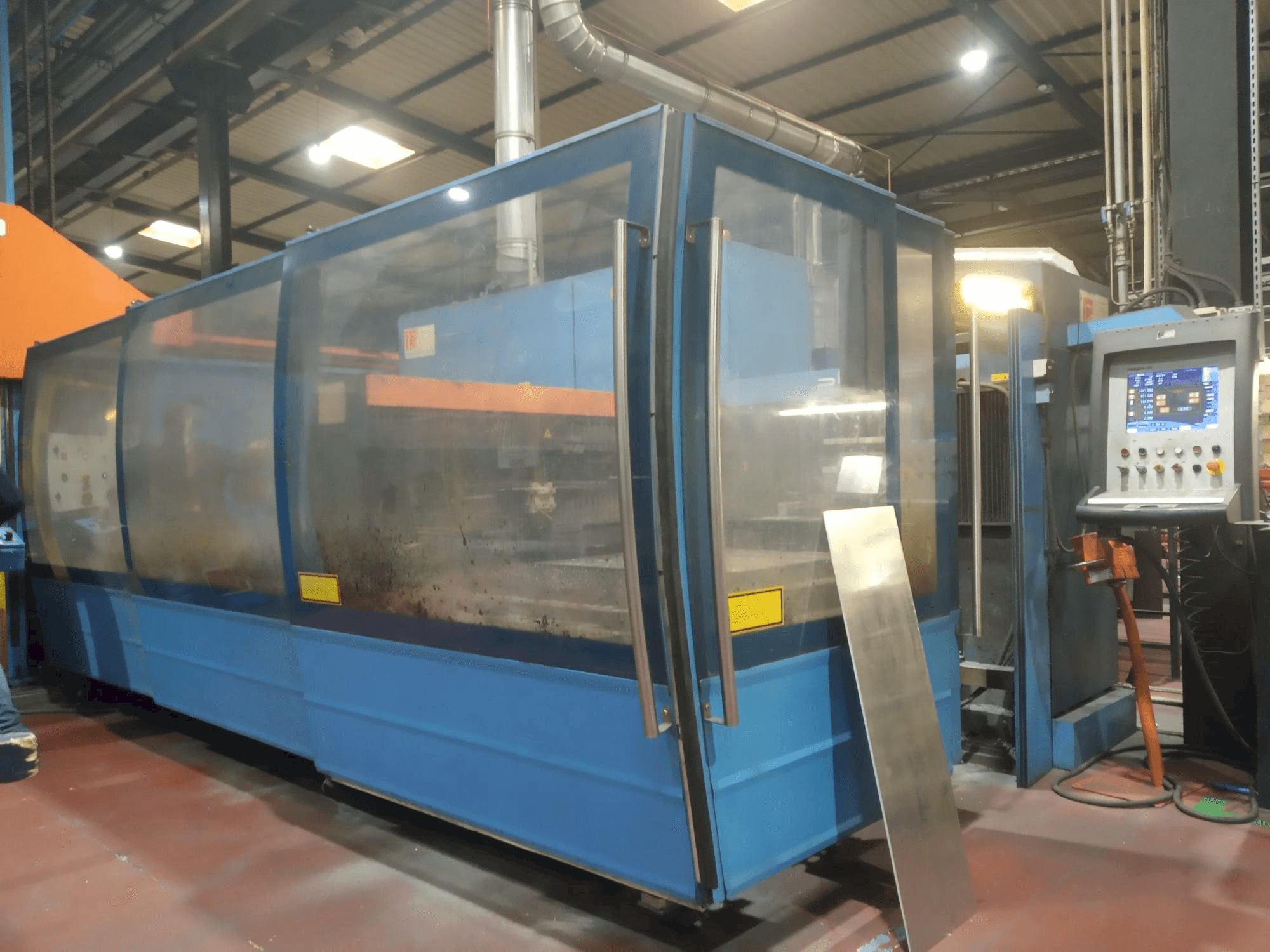 Prikaz stroja Prima Power Platino 1530 slijeva