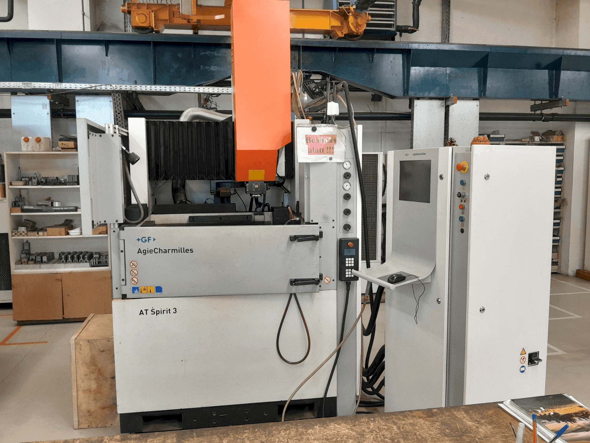 Prikaz stroja AgieCharmilles Spirit 3 sprijeda