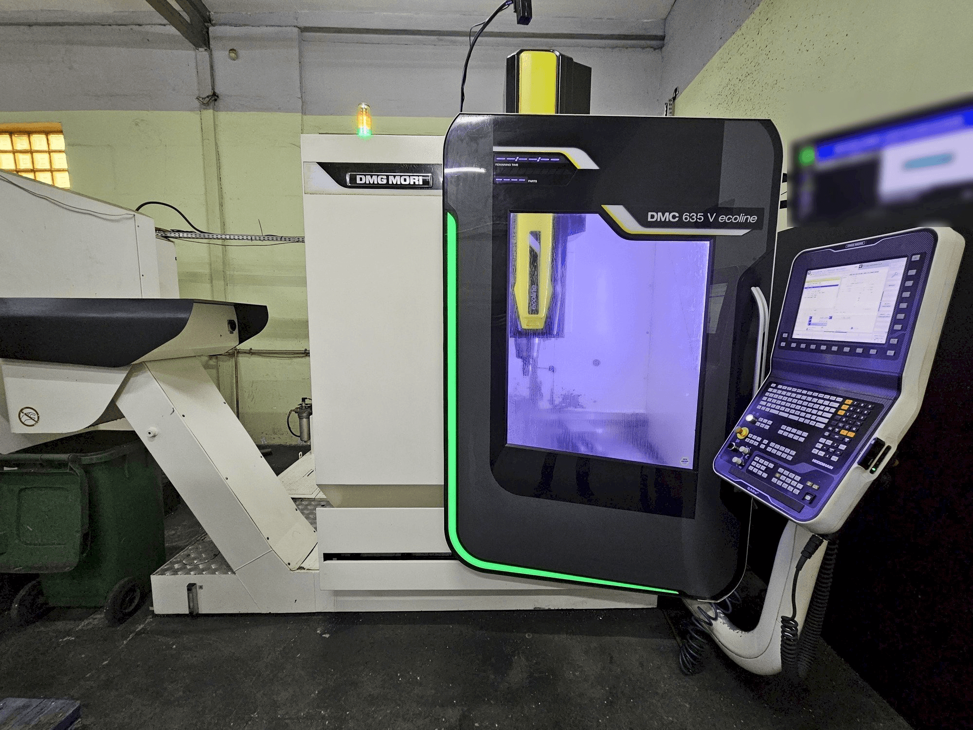 Prikaz stroja DMG MORI DMC 635V ecoline sprijeda