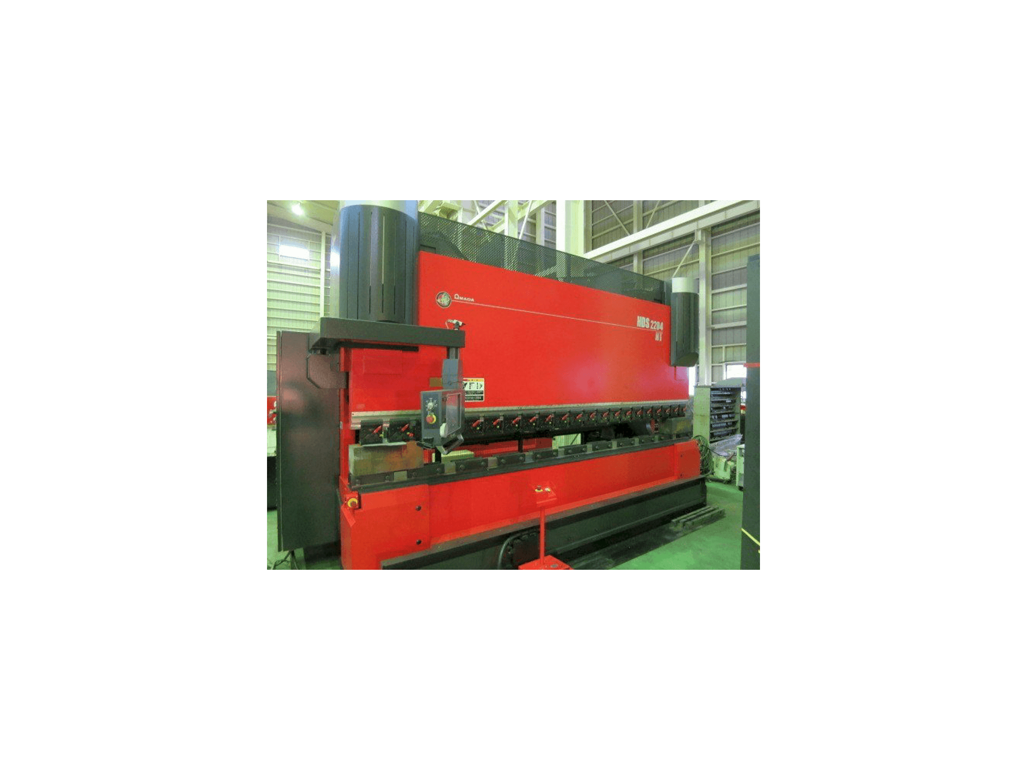 Prikaz lijeve strane stroja AMADA HDS 2204NT