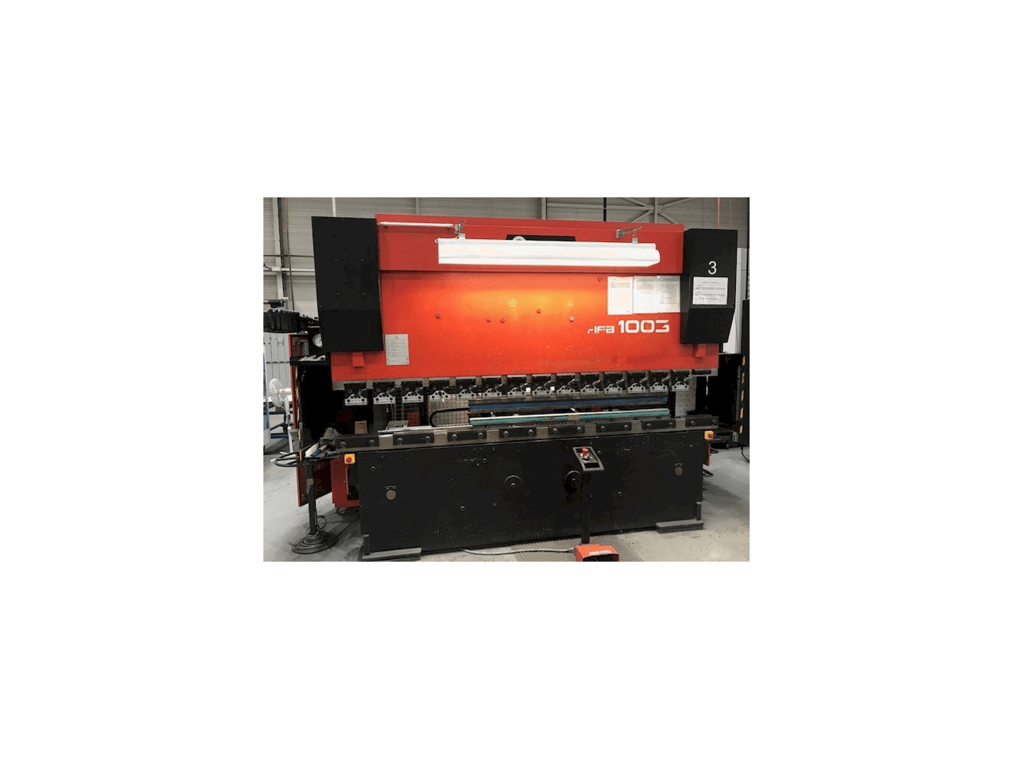 Prikaz stroja AMADA HFBO 100-3 sprijeda