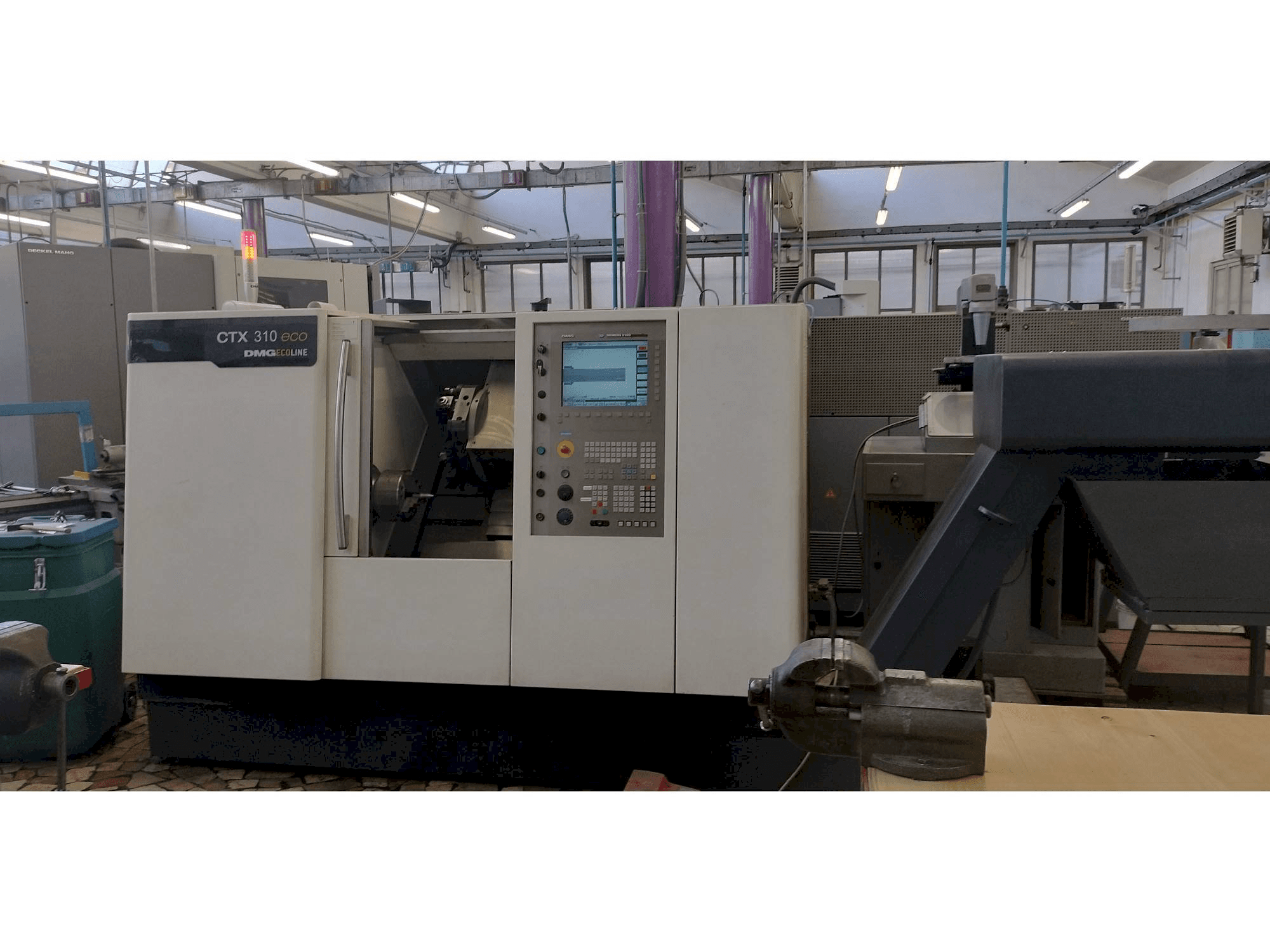 Prikaz stroja DMG CTX 310 ecoline sprijeda