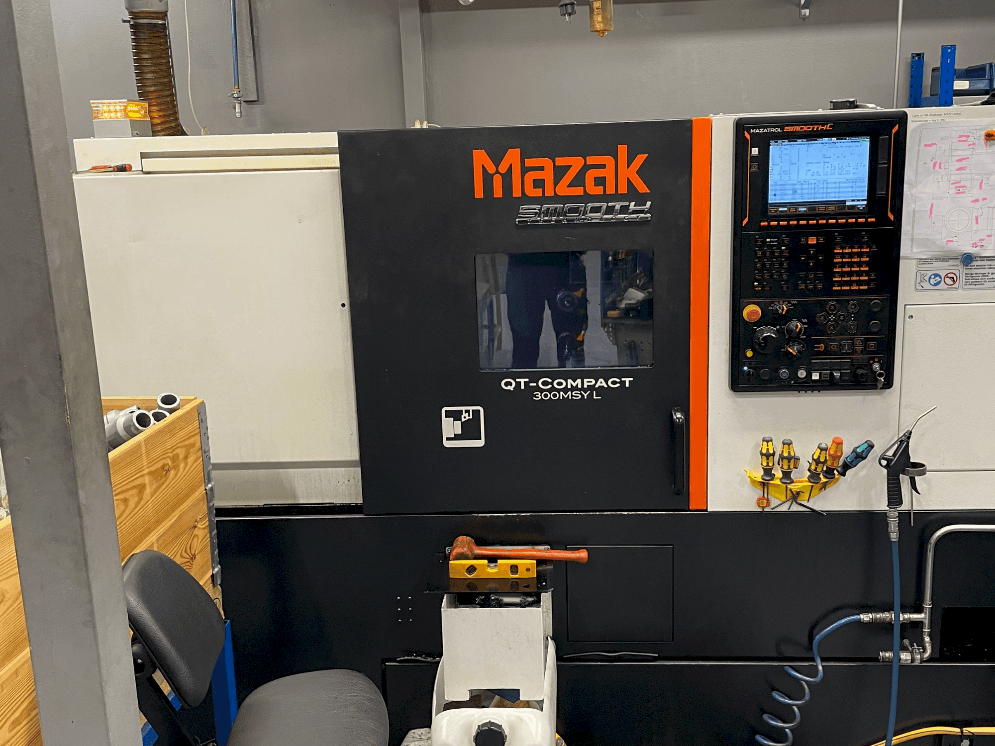 Prikaz stroja Mazak Quick Turn Compact 300 MSY L sprijeda