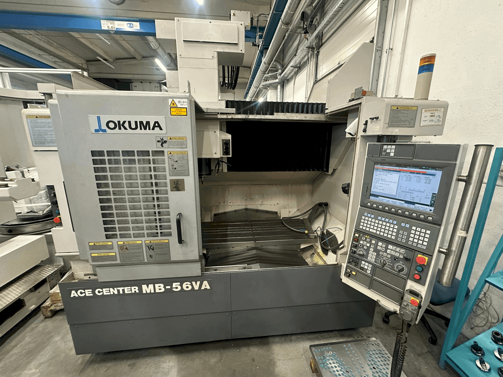 Prikaz stroja Okuma MB-56 VA sprijeda