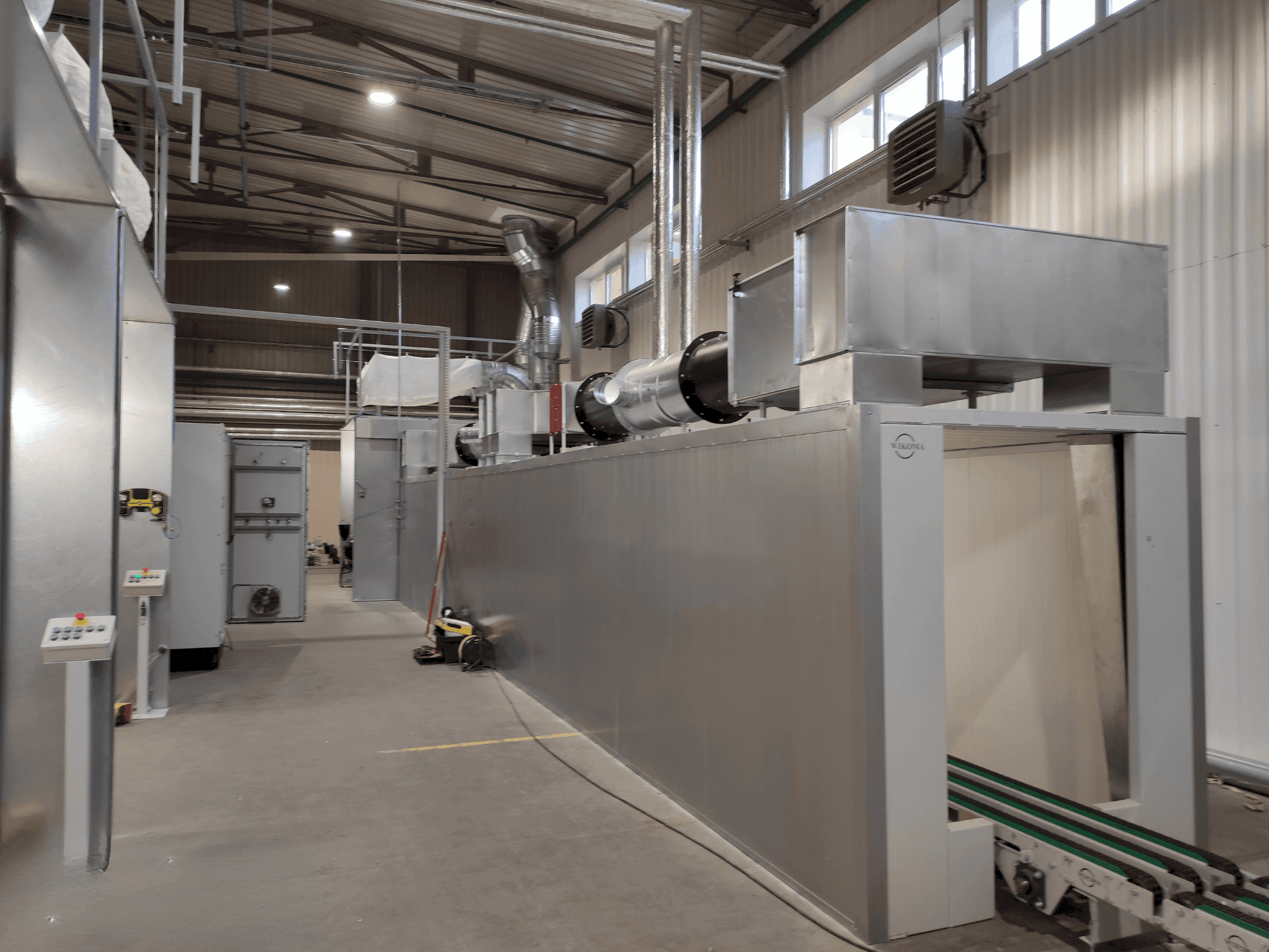 Prikaz bočne strane stroja WIKOMA LL001