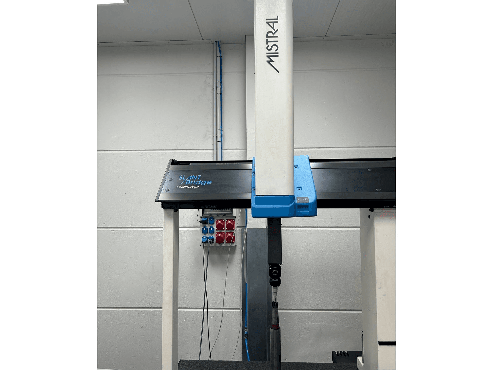 Prikaz stroja DEA Mistrall sprijeda