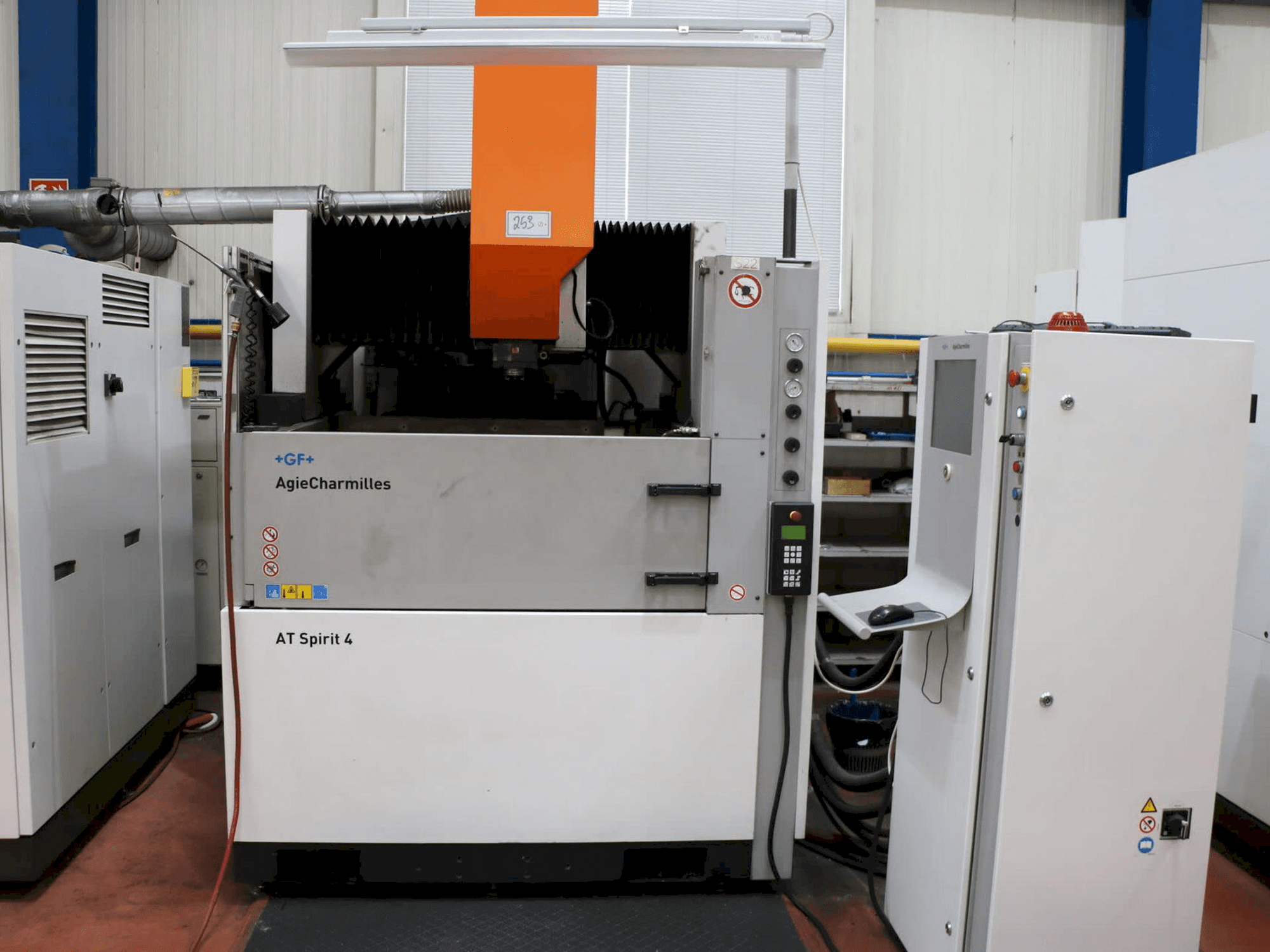 Prikaz stroja AgieCharmilles AT SPIRIT 4 C-AXIS sprijeda