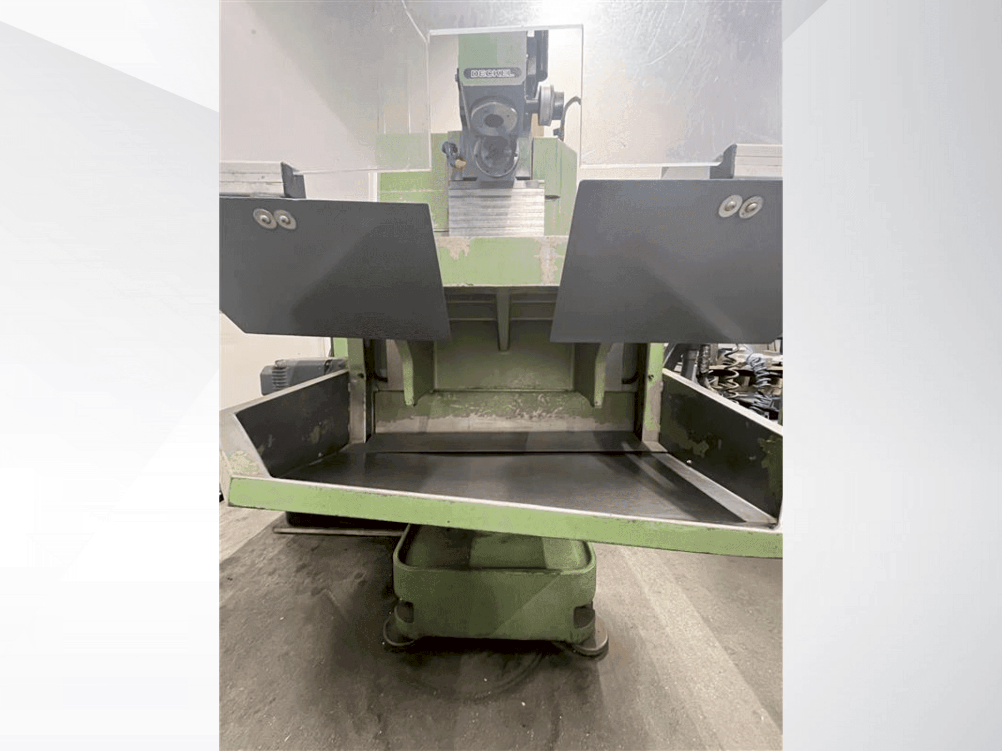 Prikaz stroja DECKEL FP2A sprijeda