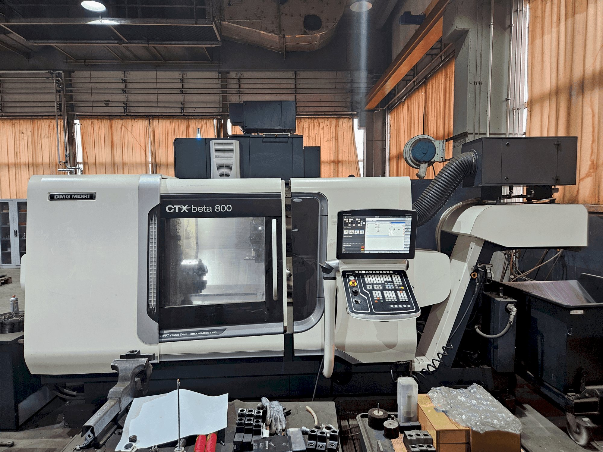 Prikaz stroja DMG MORI CTX beta 800 sprijeda