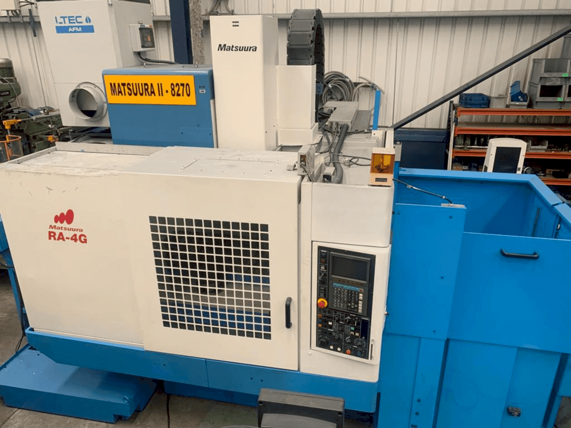 Prikaz stroja Matsuura RA-4G sprijeda