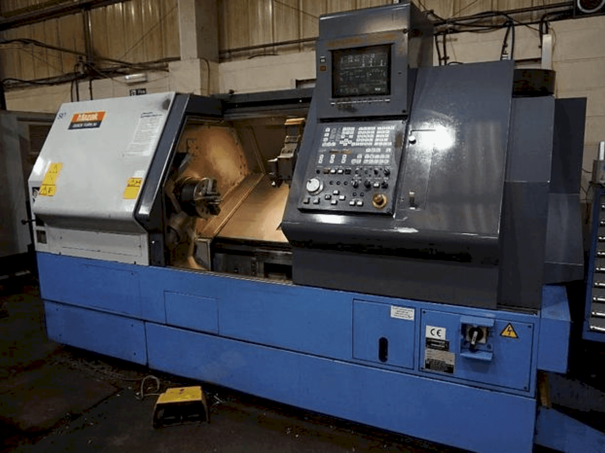 Prikaz stroja Mazak QT30 sprijeda