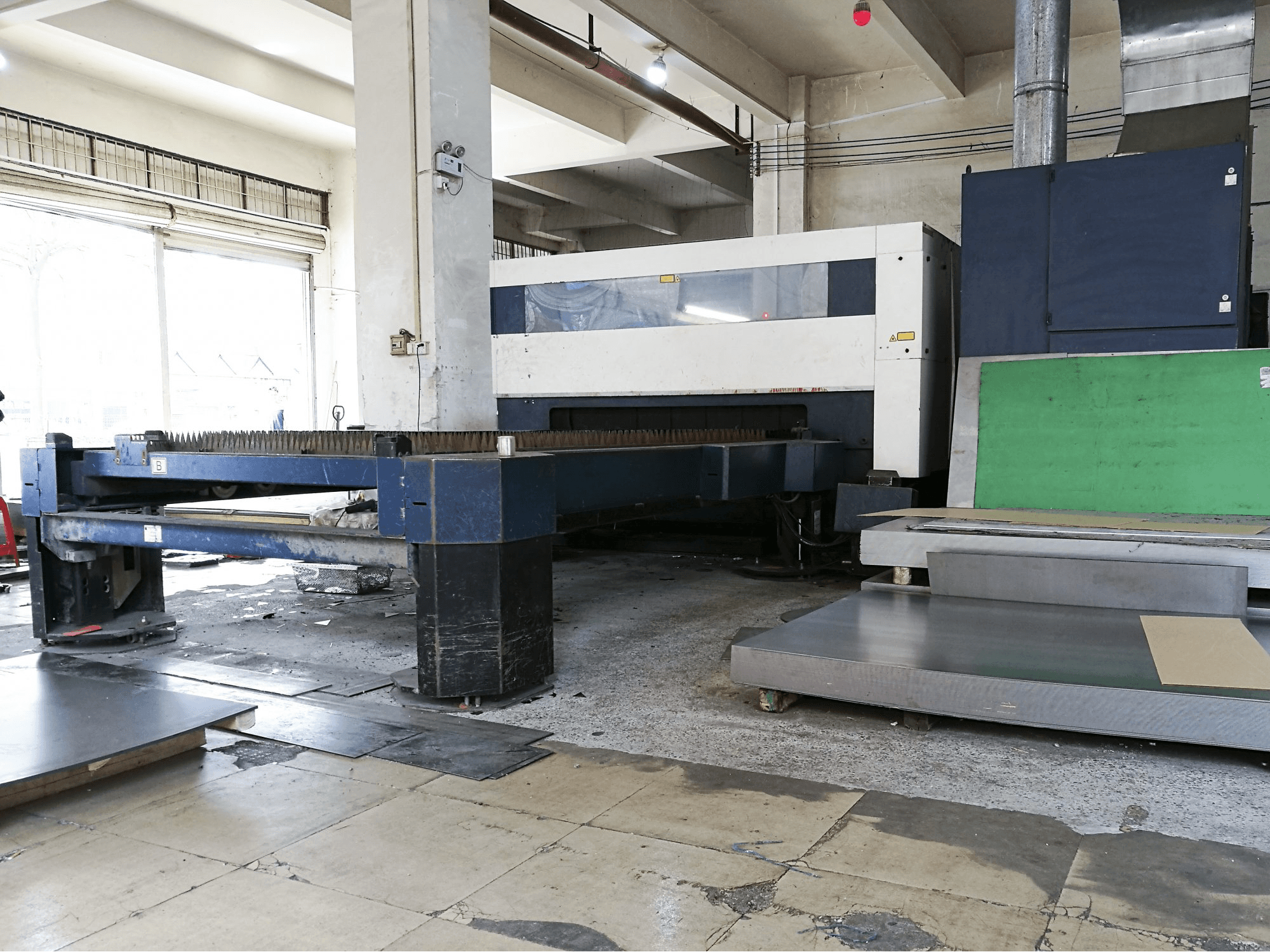 Prikaz 1 stroja Trumpf TruLaser 5030 zdesna