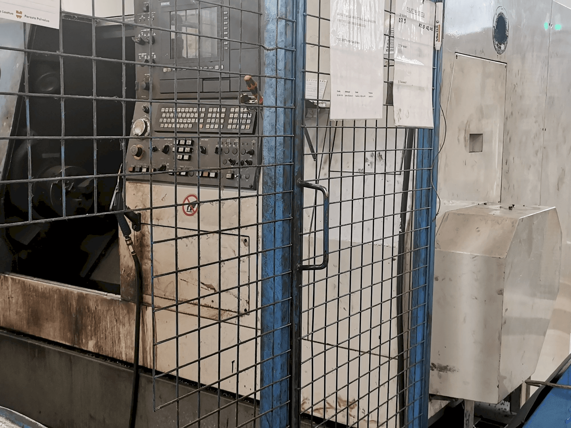 Prikaz stroja Hyundai HIT 250 S sprijeda