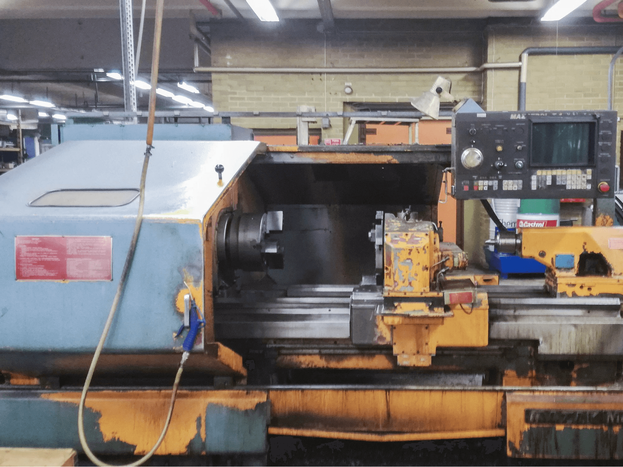 Prikaz stroja Mazak M4-1000 sprijeda