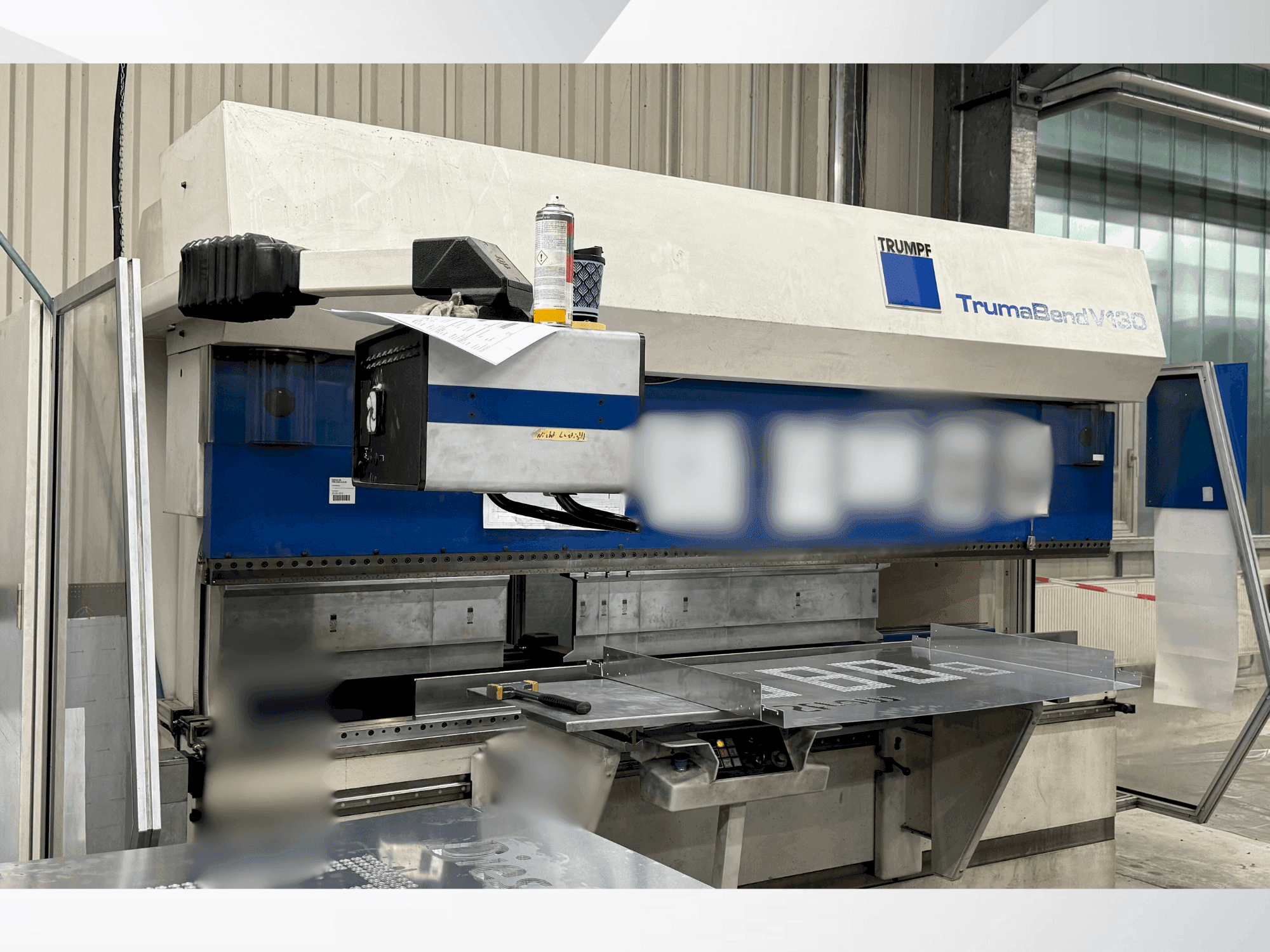 Prikaz stroja TRUMPF TrumaBend V130 sprijeda