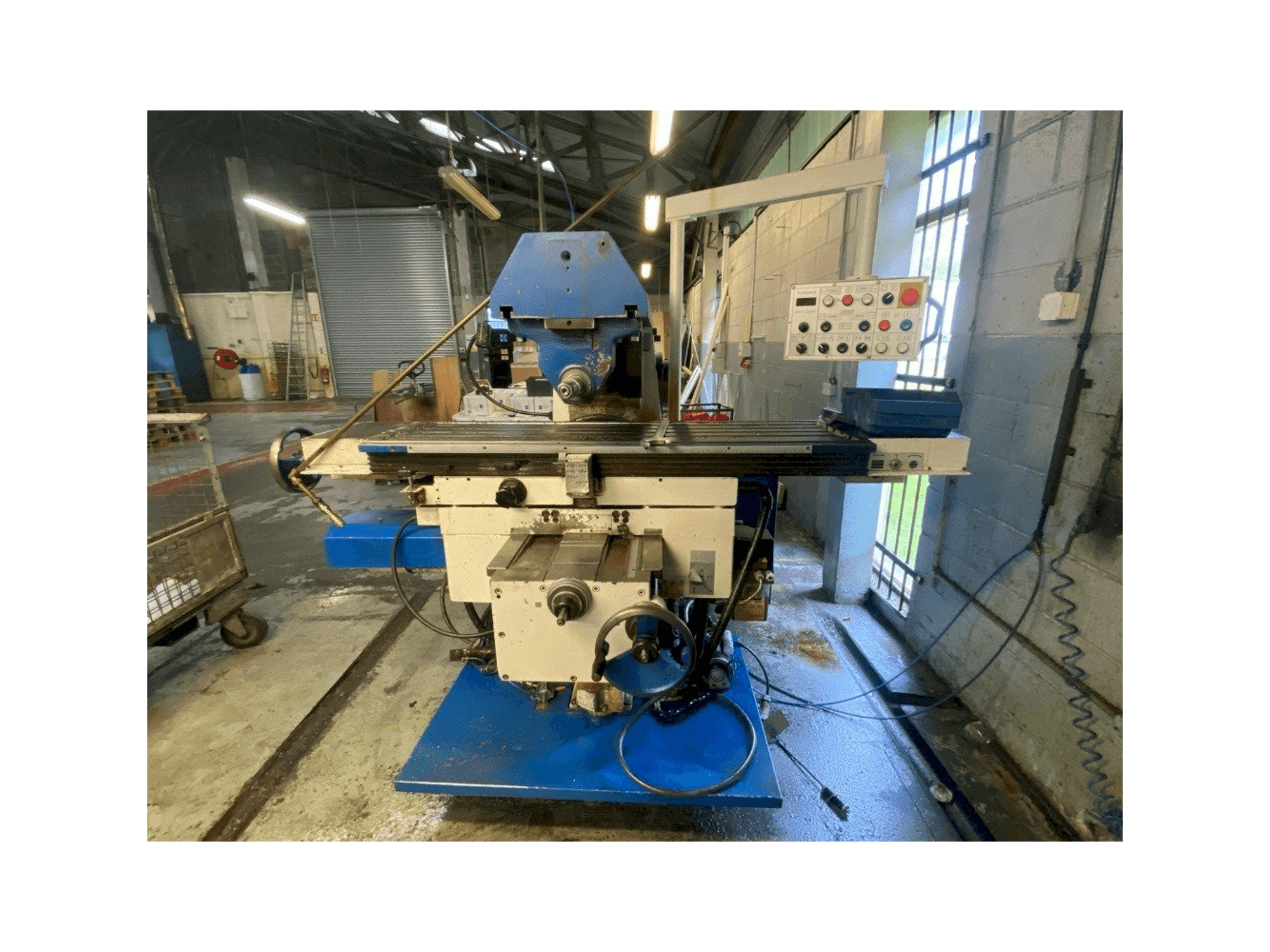 Prikaz stroja TOS Olomouc FGU 32 sprijeda