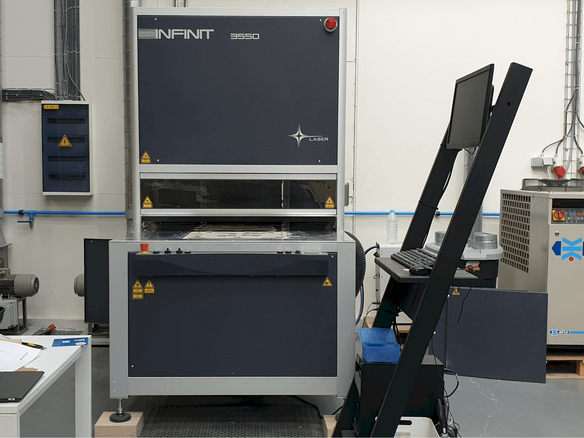 Prikaz stroja SEI Laser INFINITY 3550 sprijeda
