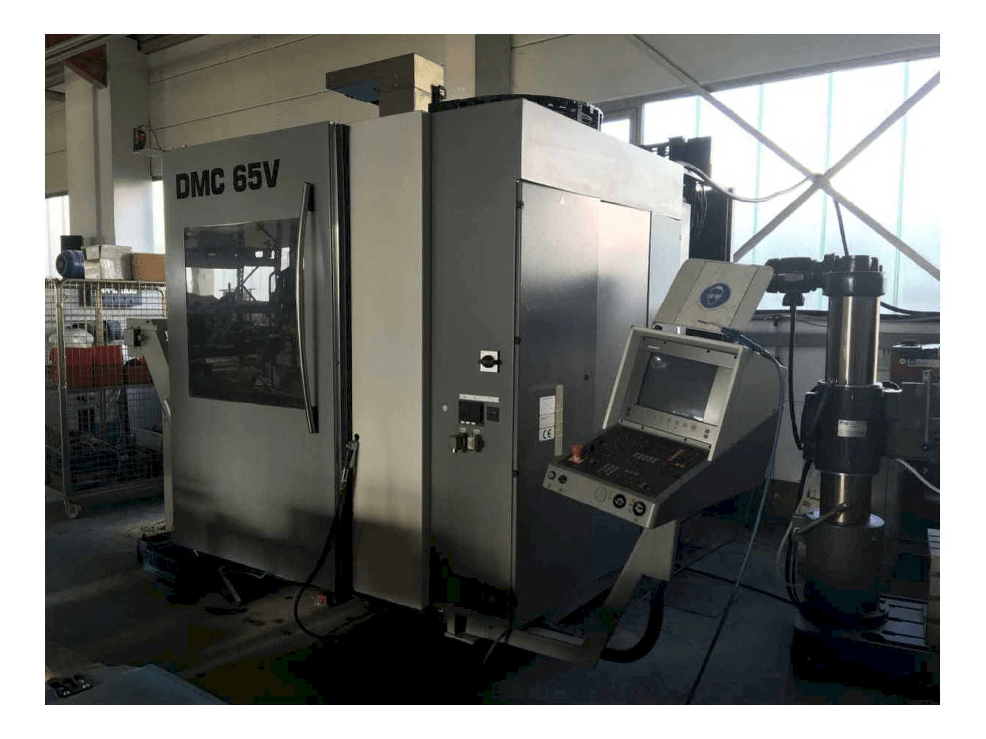 Prikaz stroja DECKEL MAHO DMC65V sprijeda