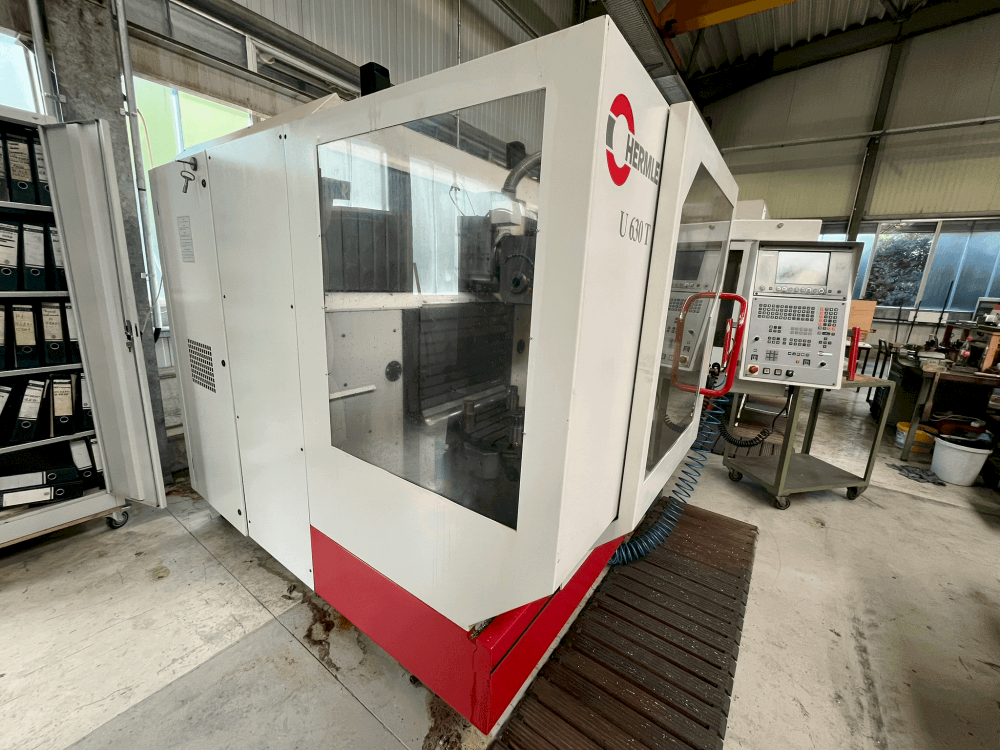 Prikaz stroja HERMLE U 630 T sprijeda