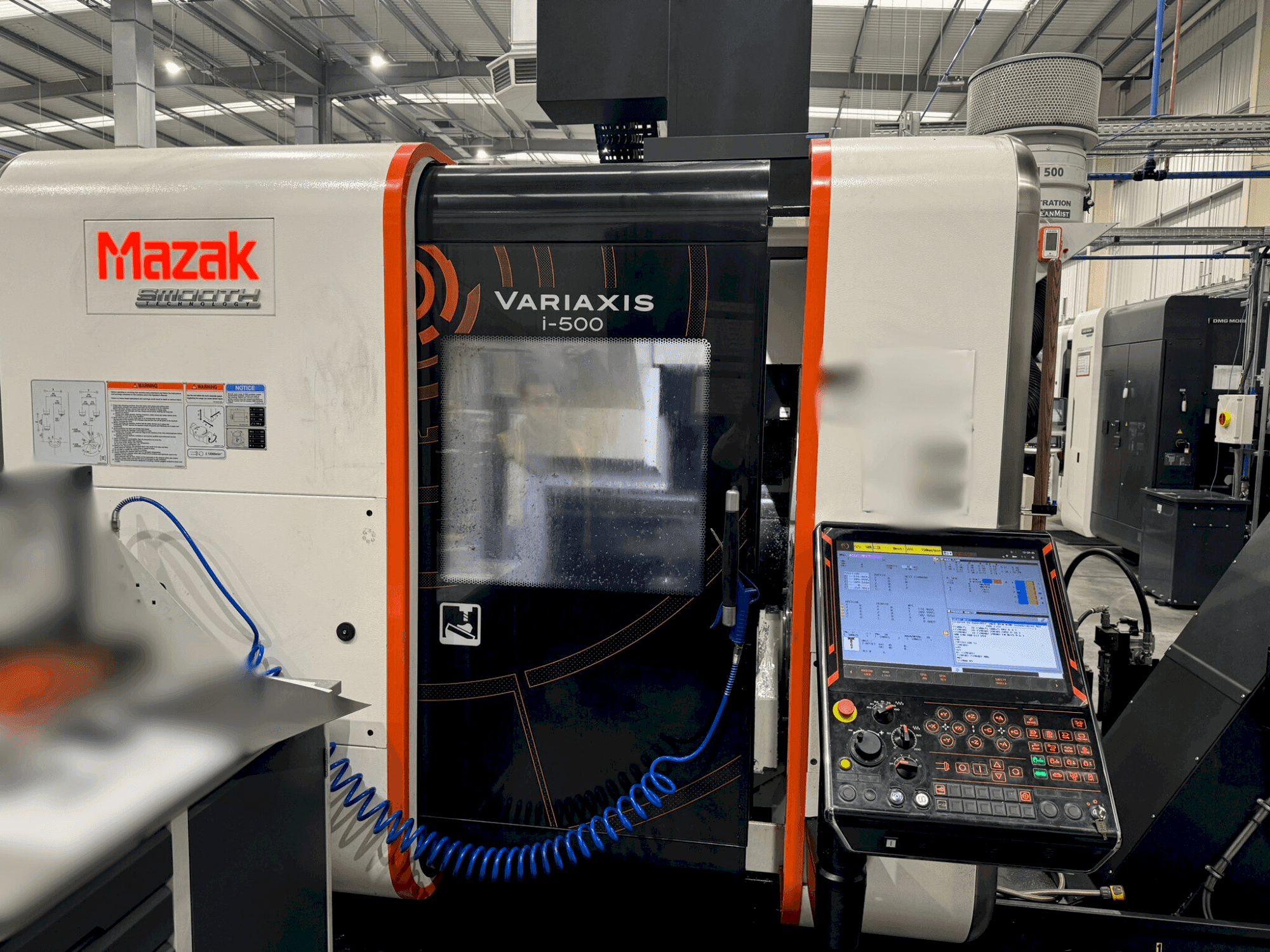 Prikaz stroja Mazak Variaxis i-500 sprijeda