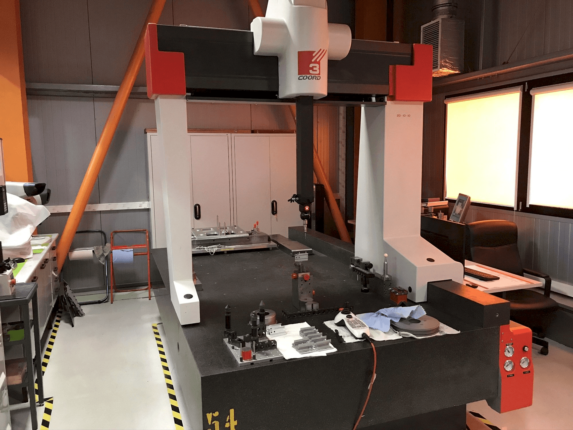 Prikaz stroja Coord3 MC16 20-10-10 sprijeda