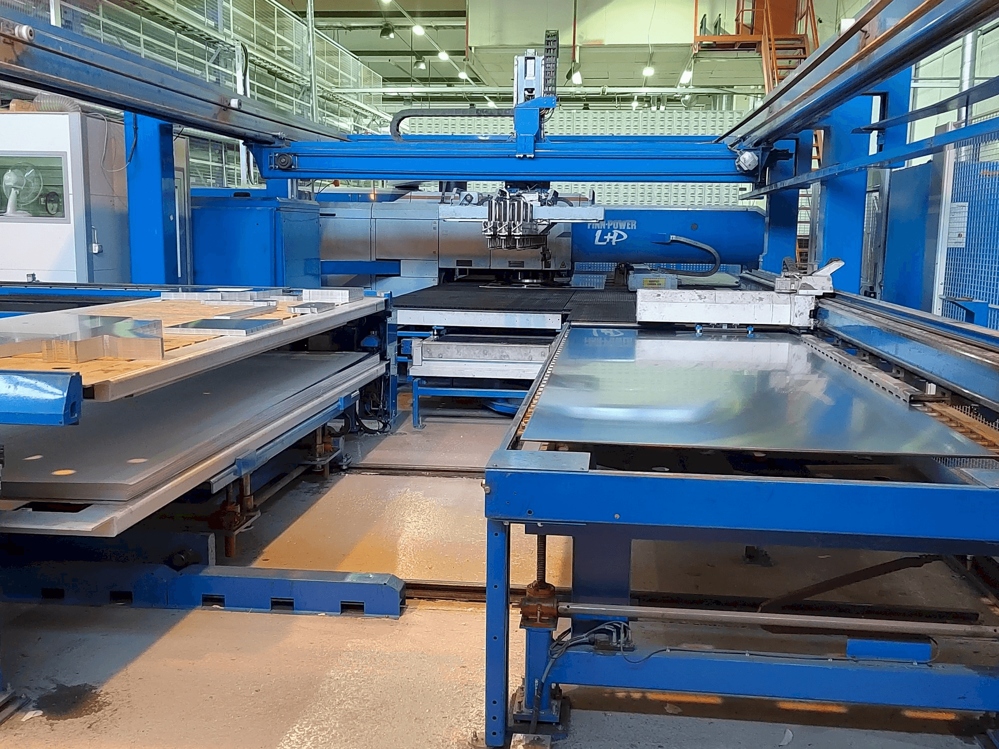 Prikaz stroja Finn-Power LP 64 SRIUV sprijeda