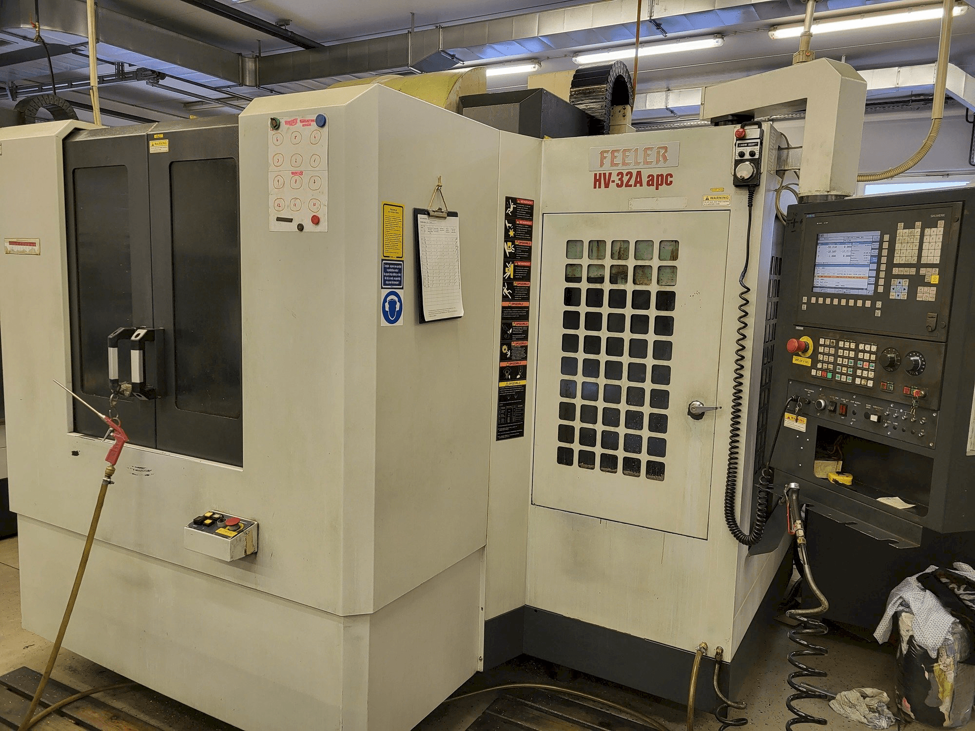 Prikaz stroja Feeler HV-32A-APC sprijeda