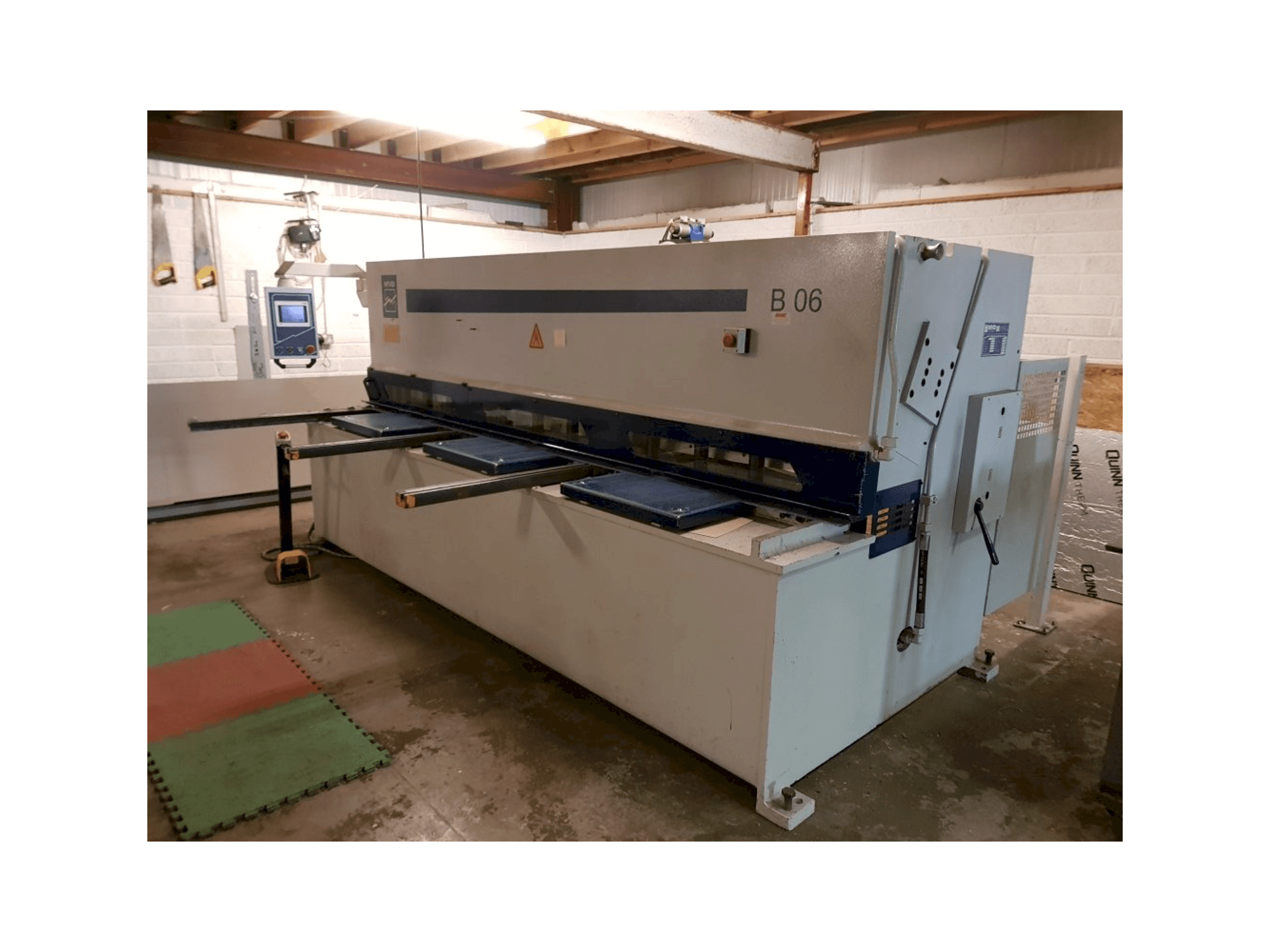 Prikaz stroja MVD B 06-3100 sprijeda