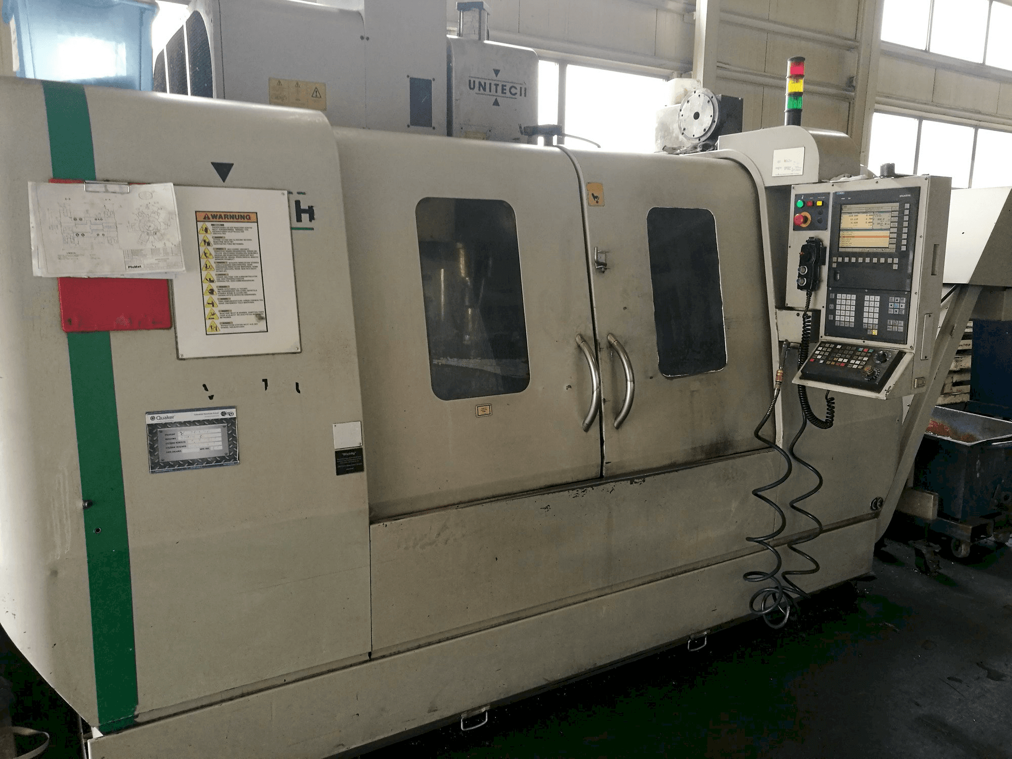 Prikaz stroja UNITECH VMC-1250P3 sprijeda