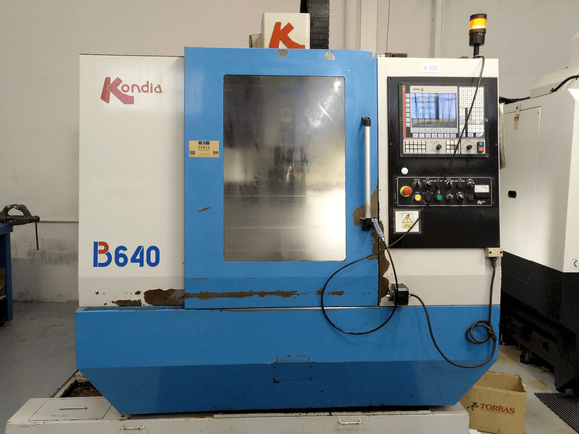 Prikaz stroja KONDIA B-640 sprijeda