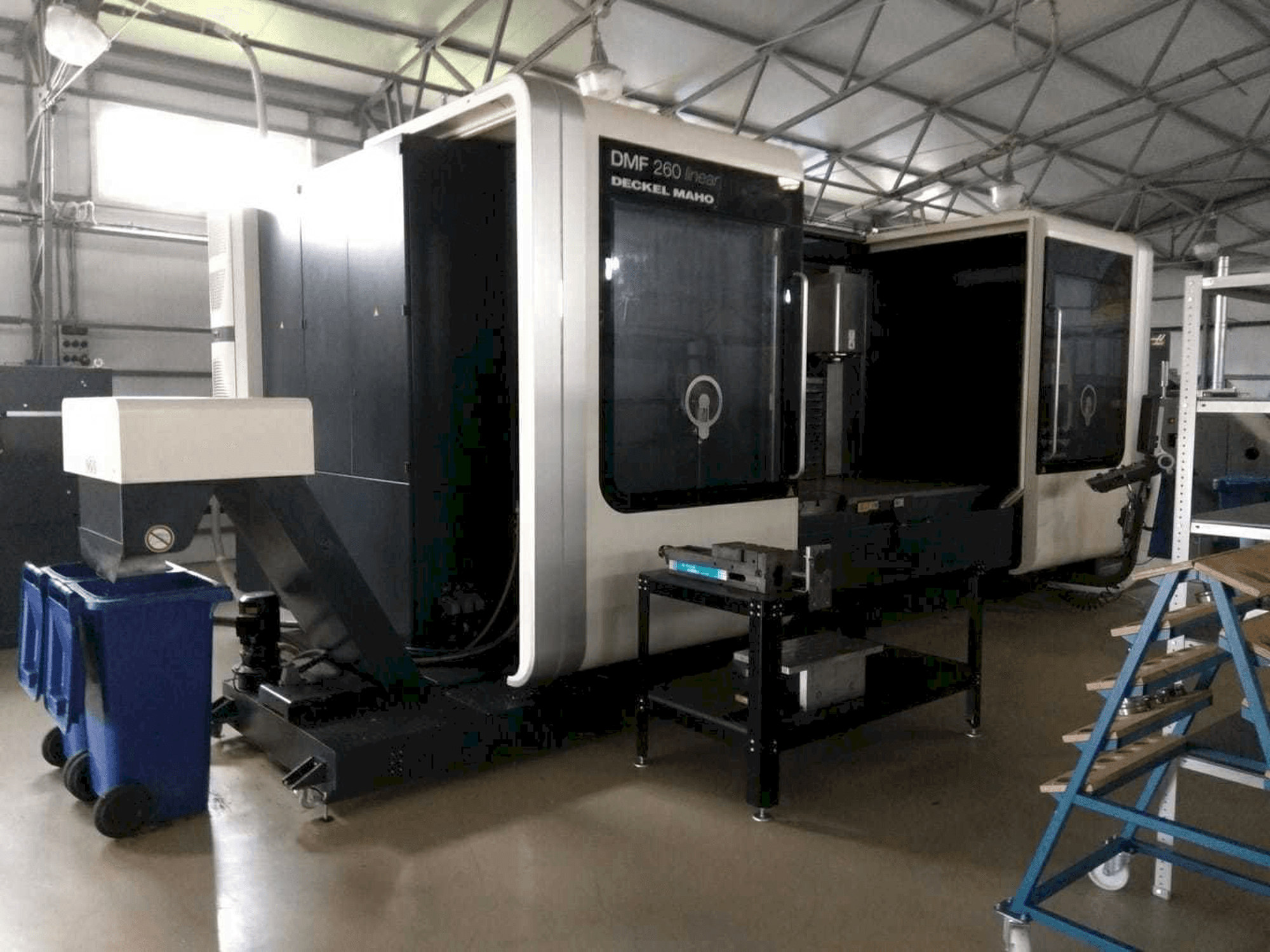 Prikaz stroja DECKEL MAHO DMF 260 linear sprijeda