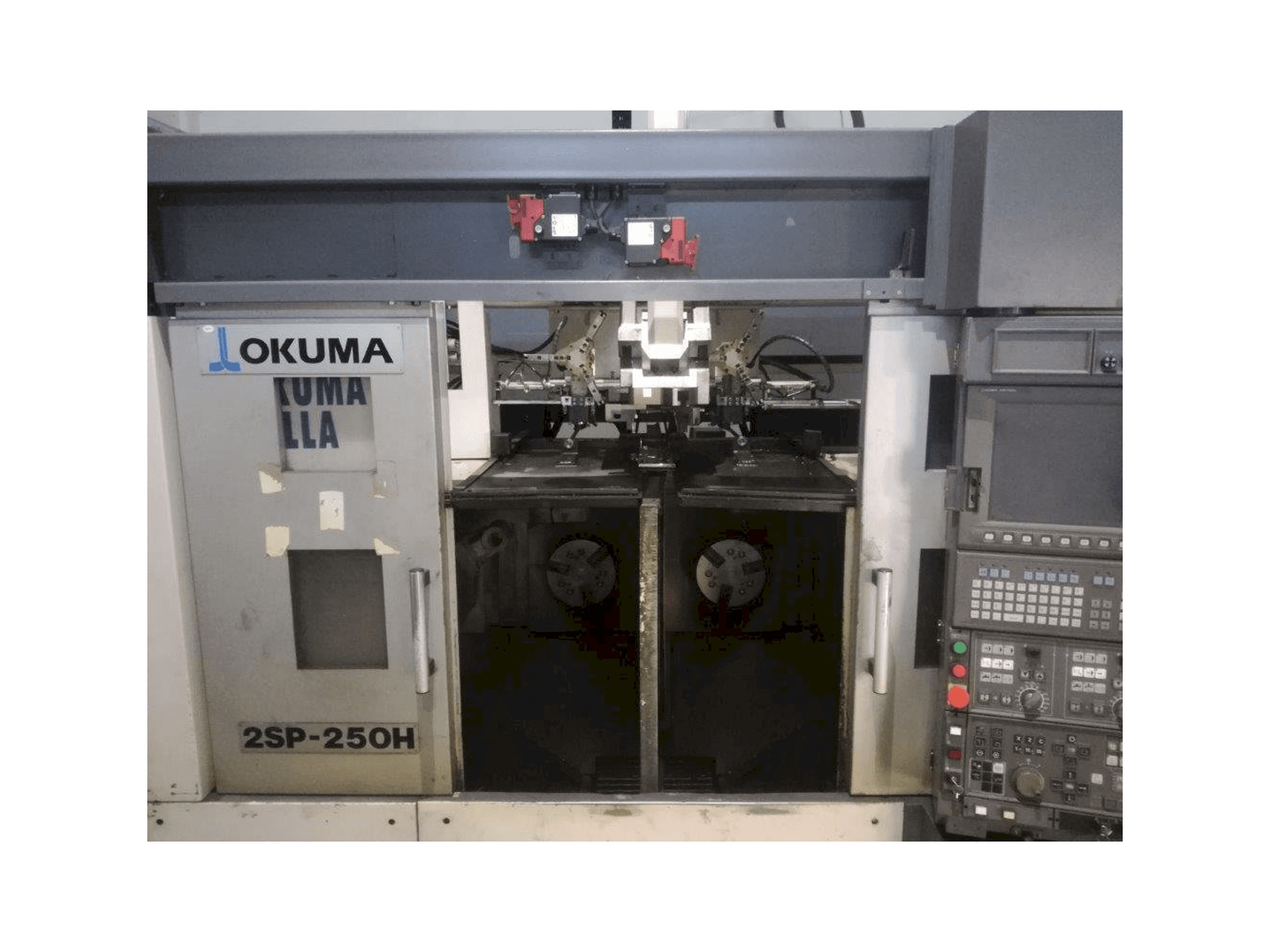 Prikaz stroja Okuma 2SP-250H sprijeda