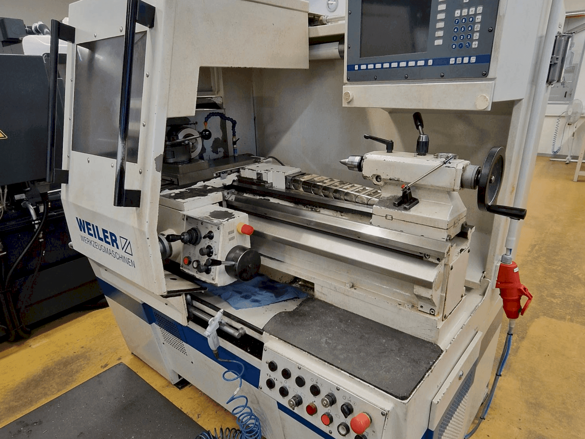 Prikaz stroja Weiler E30 sprijeda