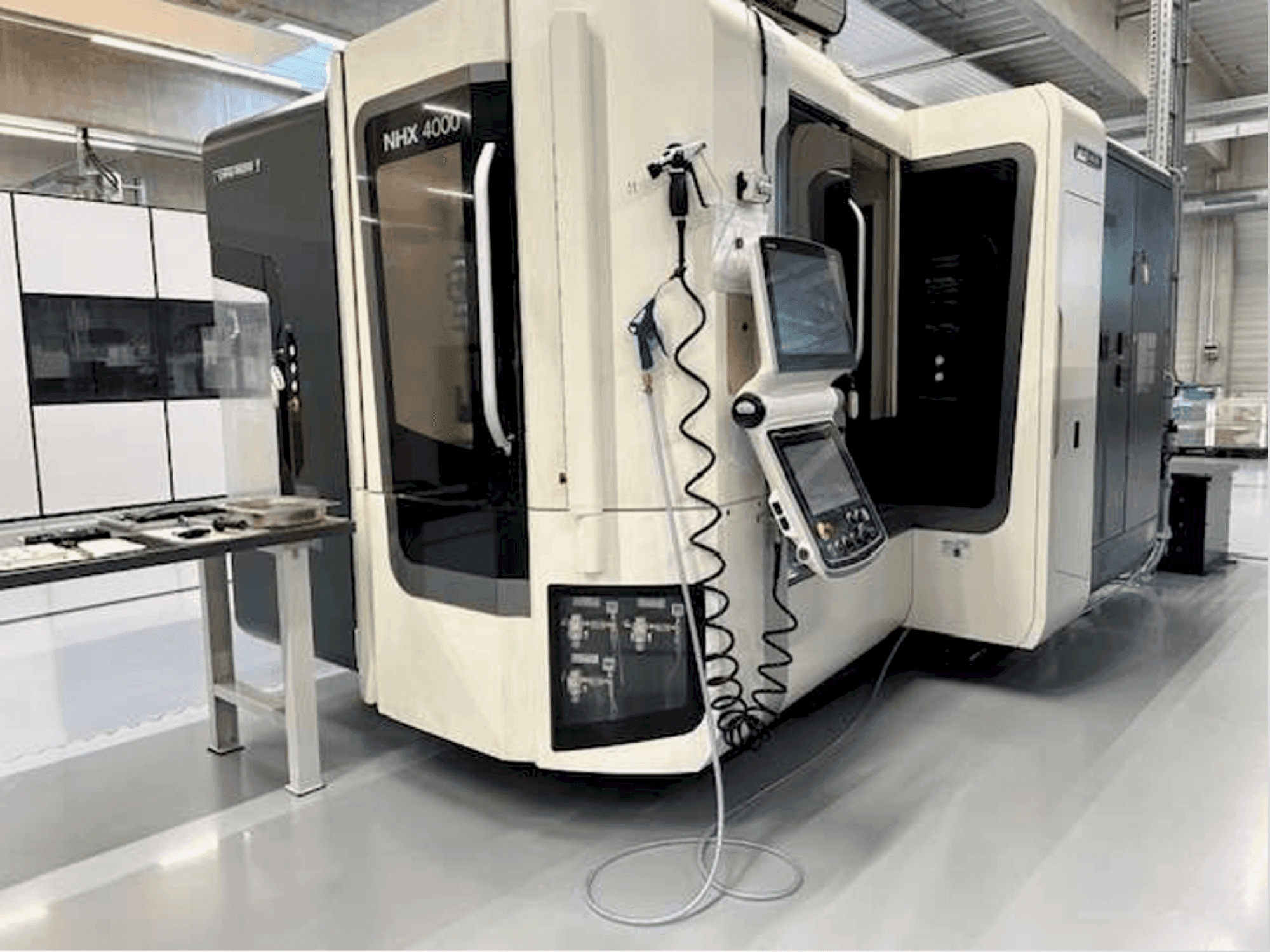 Prikaz stroja DMG MORI NHX 4000 sprijeda