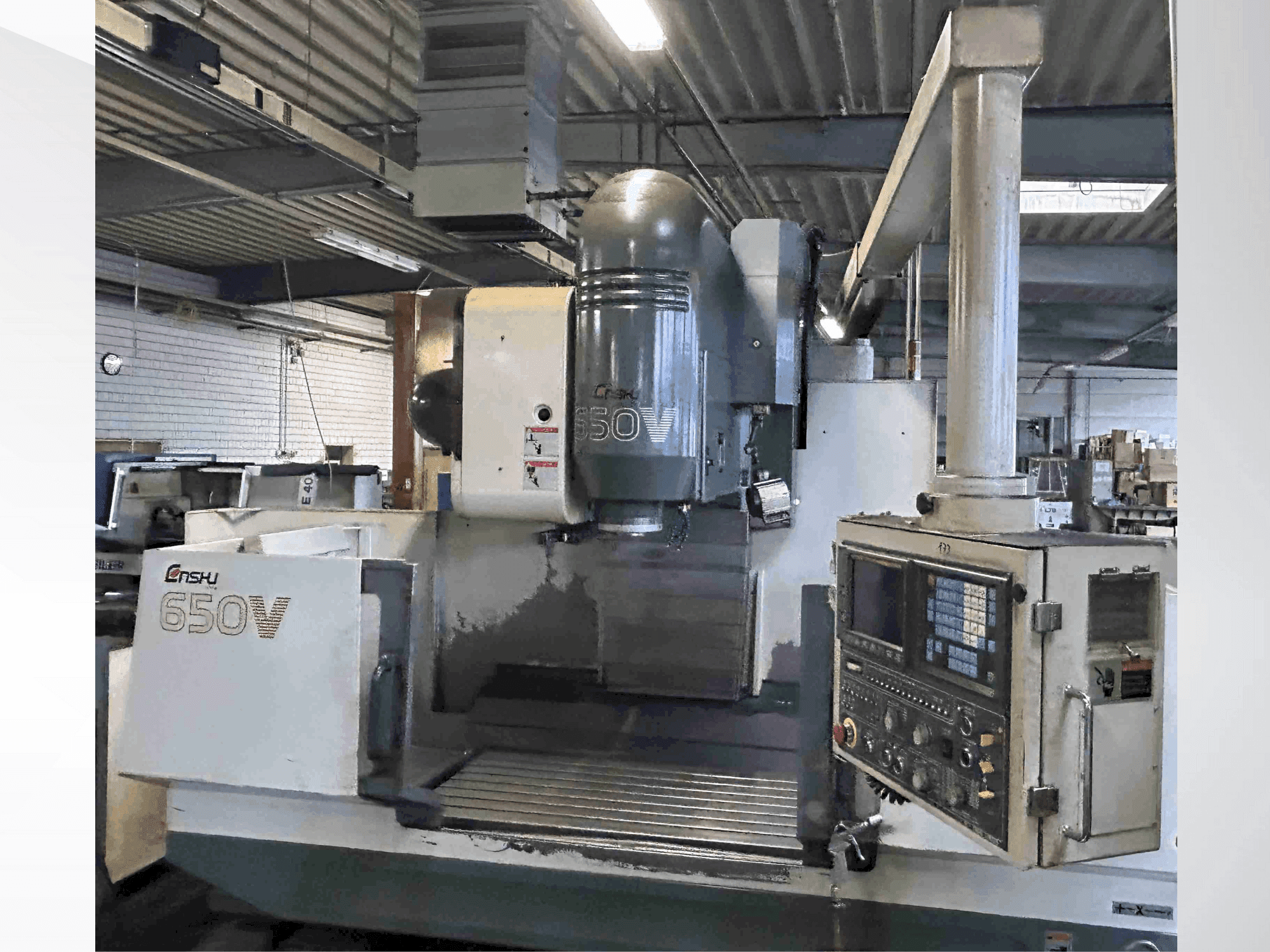 Prikaz stroja Enshu 650 V sprijeda