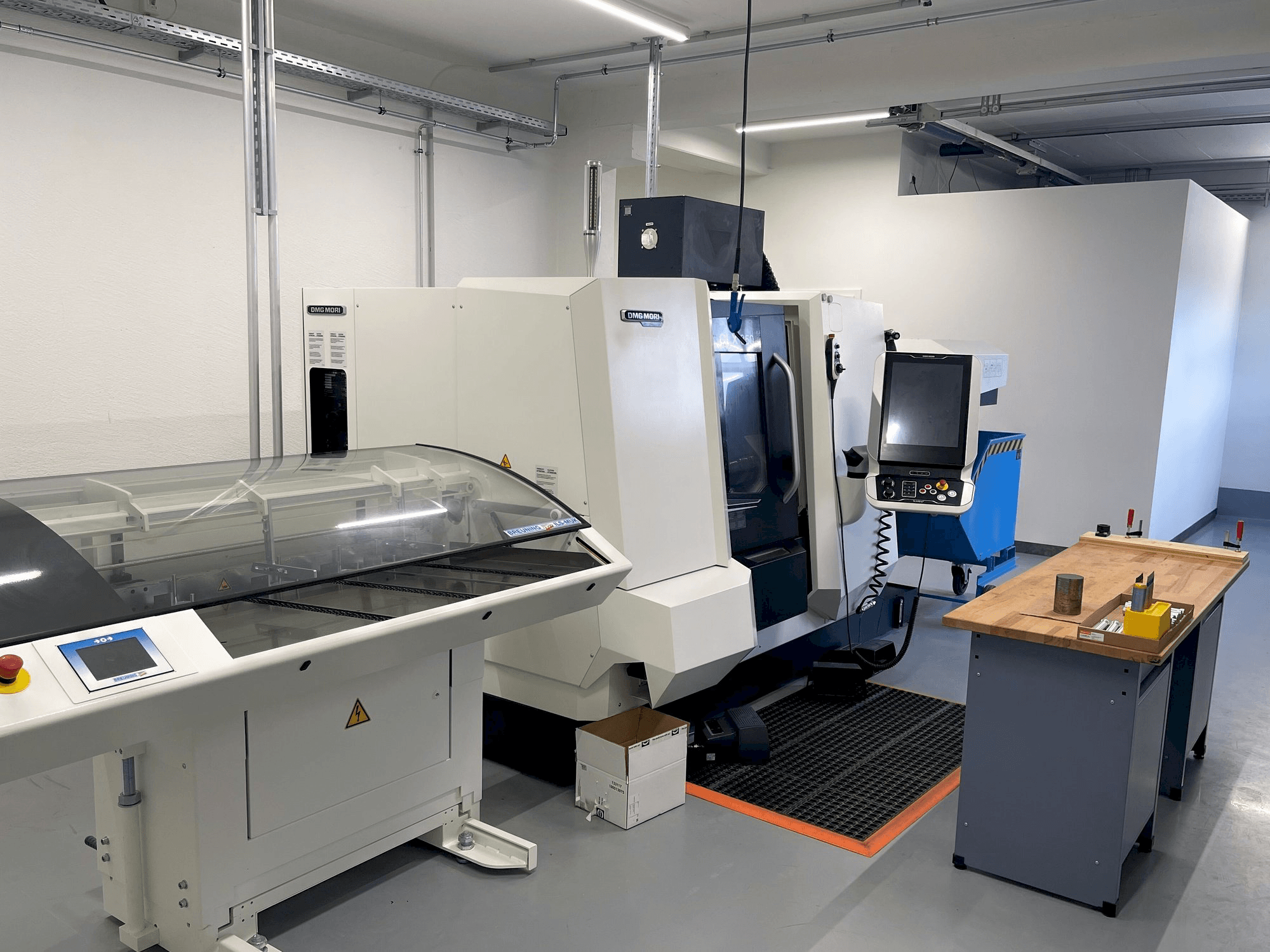 Prikaz stroja DMG Mori Seiki CLX 350 V6 sprijeda