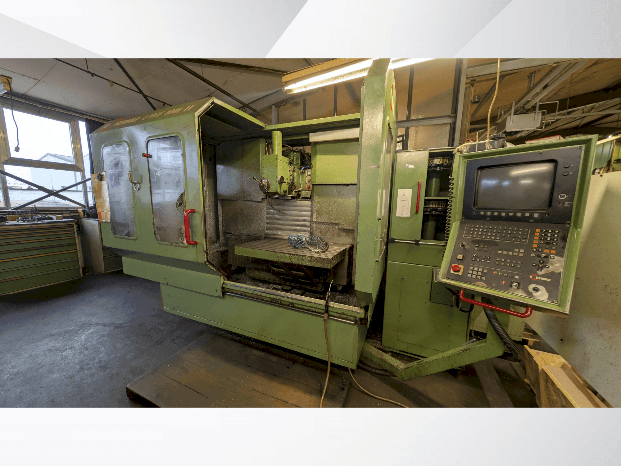 Prikaz stroja HERMLE 1001 sprijeda