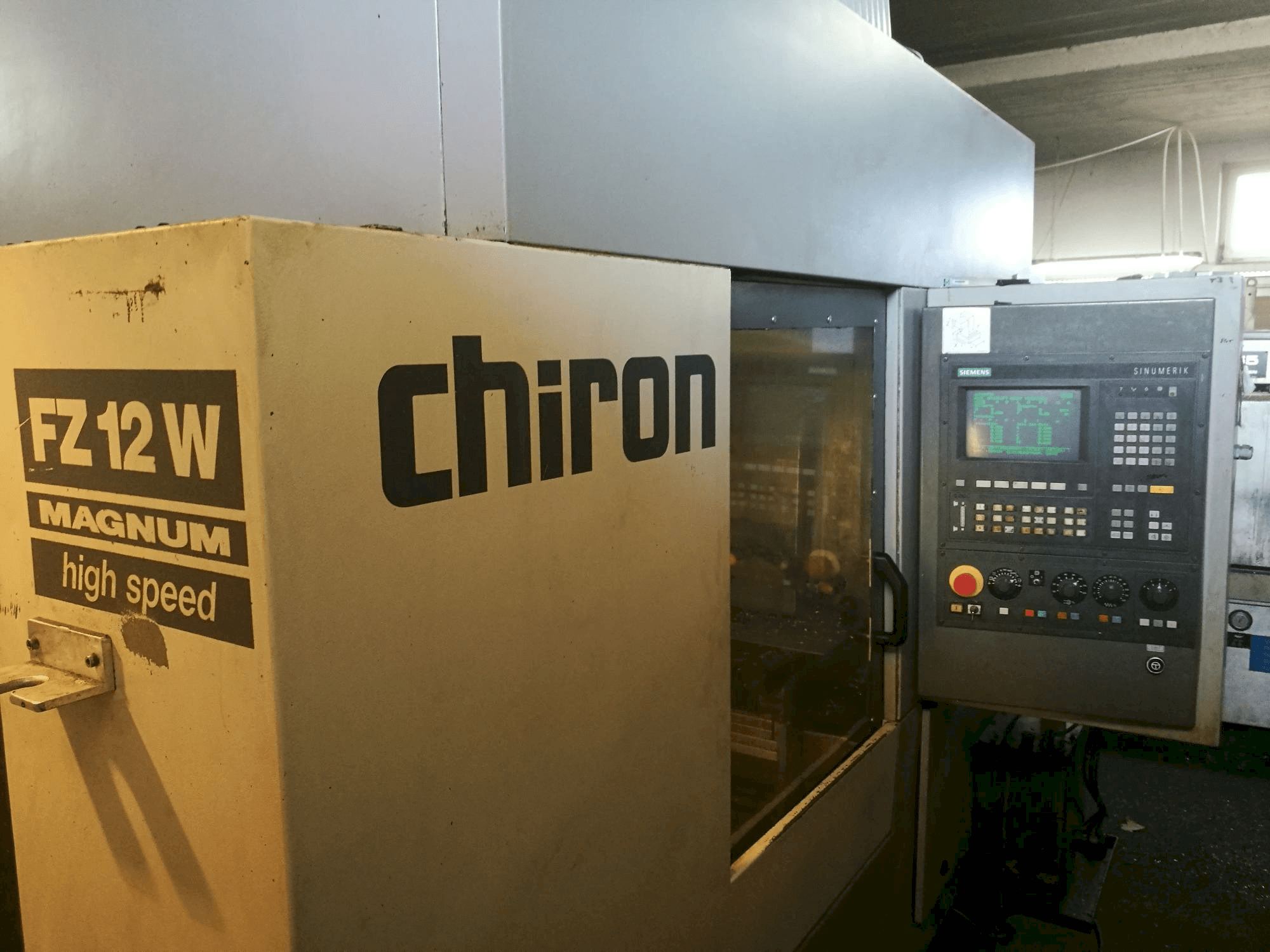 Prikaz stroja CHIRON FZ 12 W Magnum sprijeda