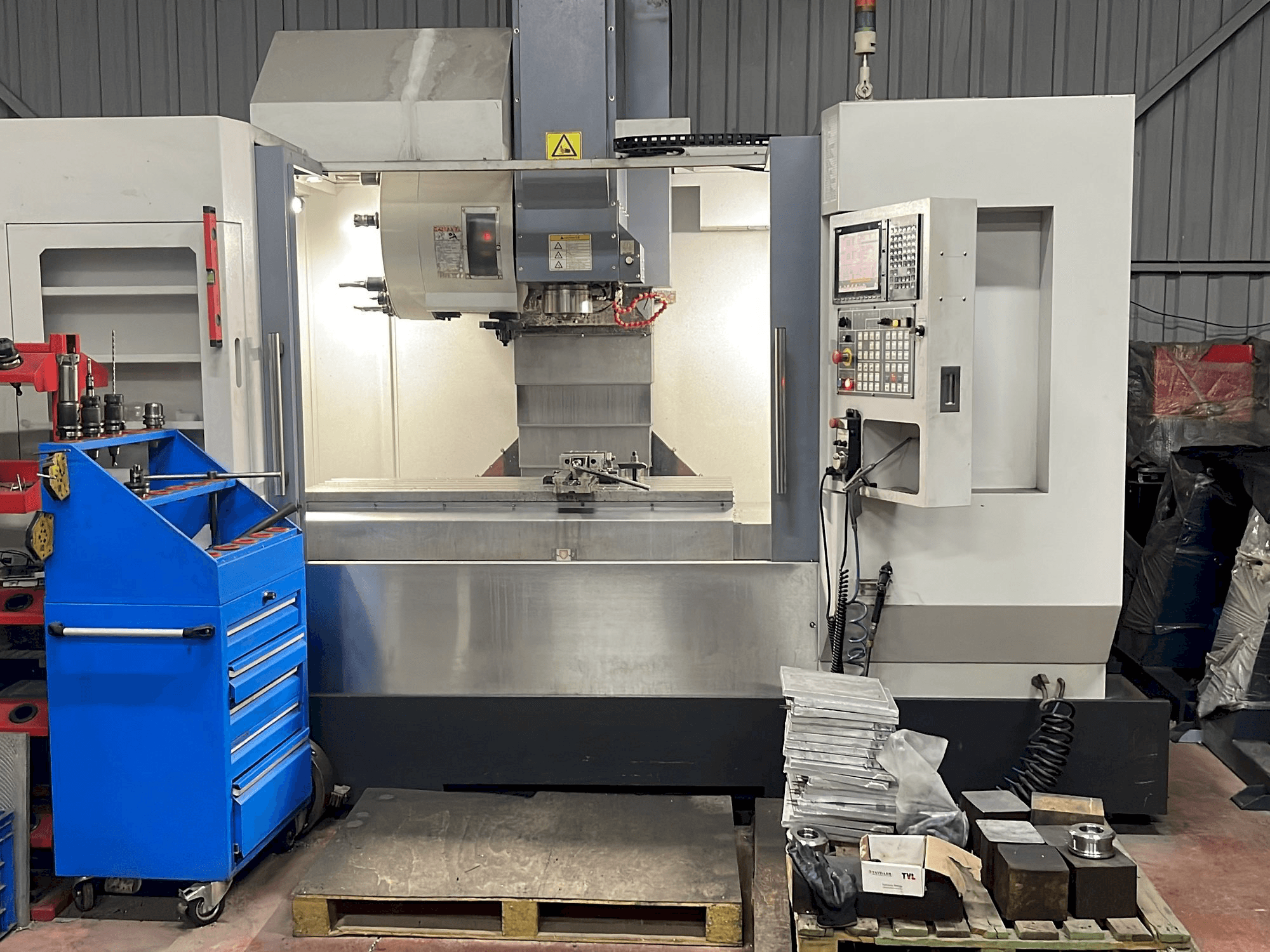 Prikaz stroja Akira Seiki SR2XP sprijeda