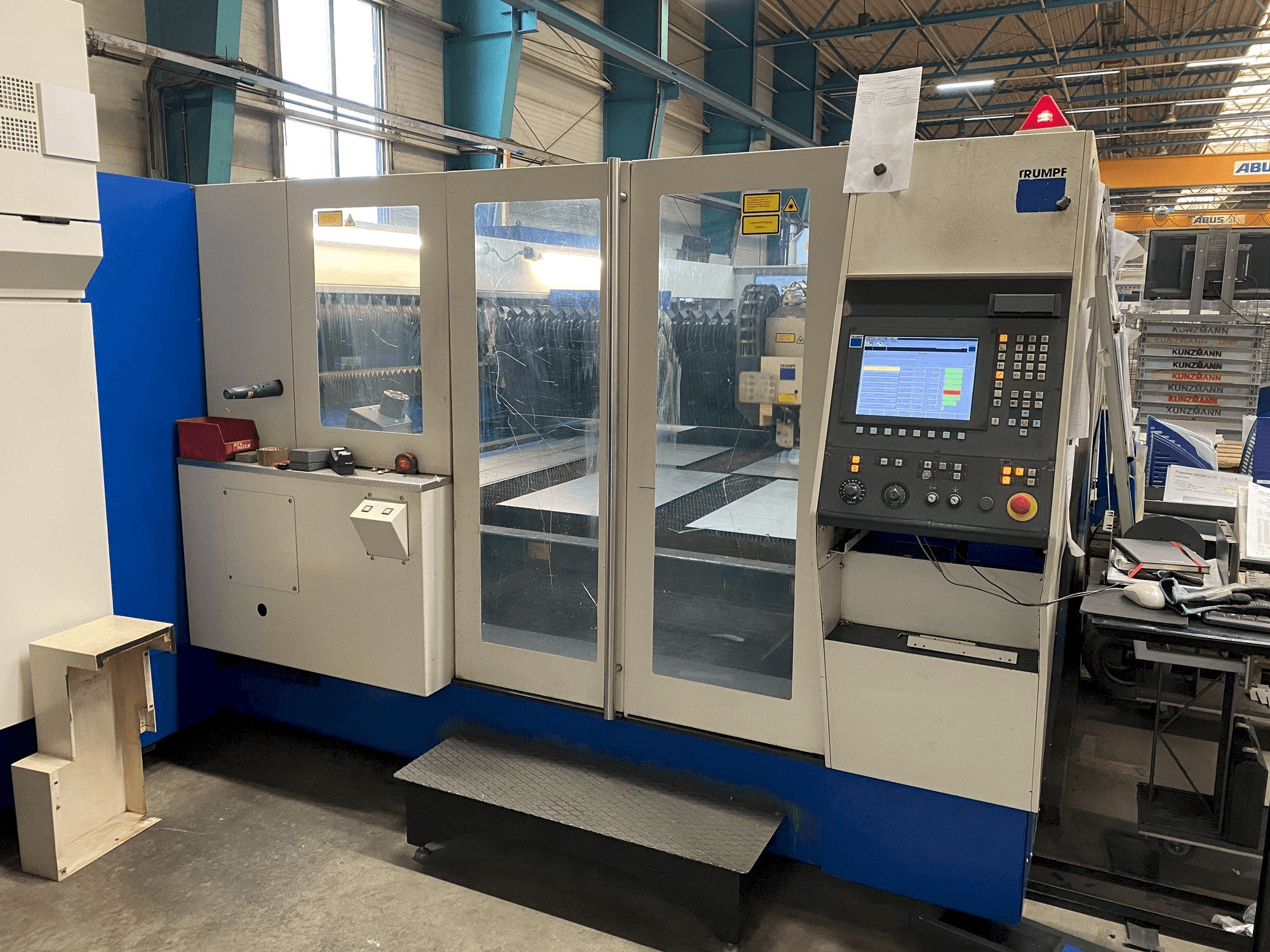 Prikaz stroja Trumpf laser 5040 sprijeda