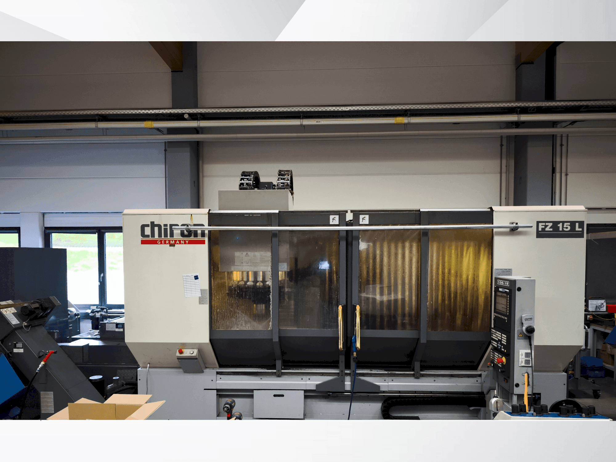 Prikaz stroja CHIRON FZ 15 L sprijeda