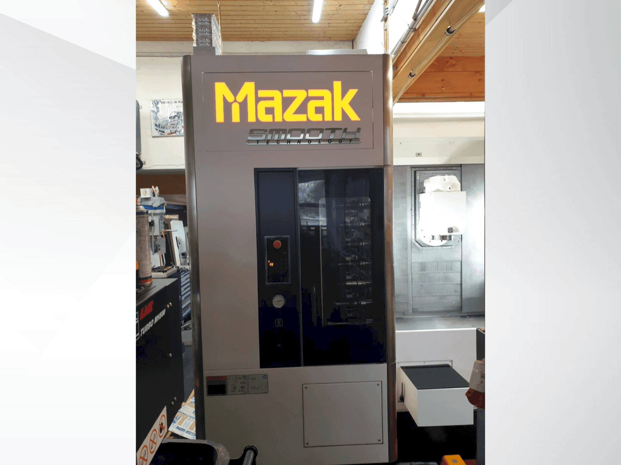 Prikaz stroja Mazak INTEGREX j-200S sprijeda