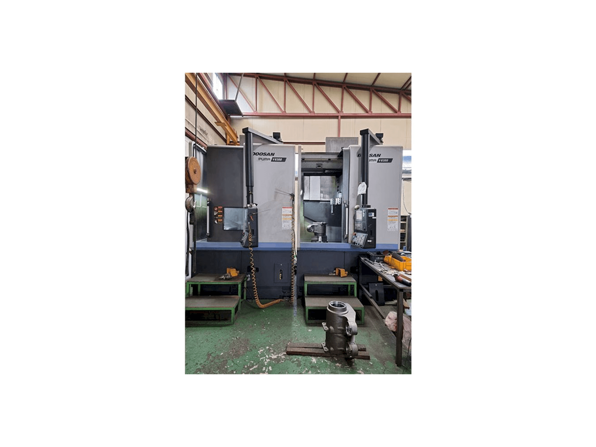 Prikaz stroja Doosan Puma V8300 sprijeda