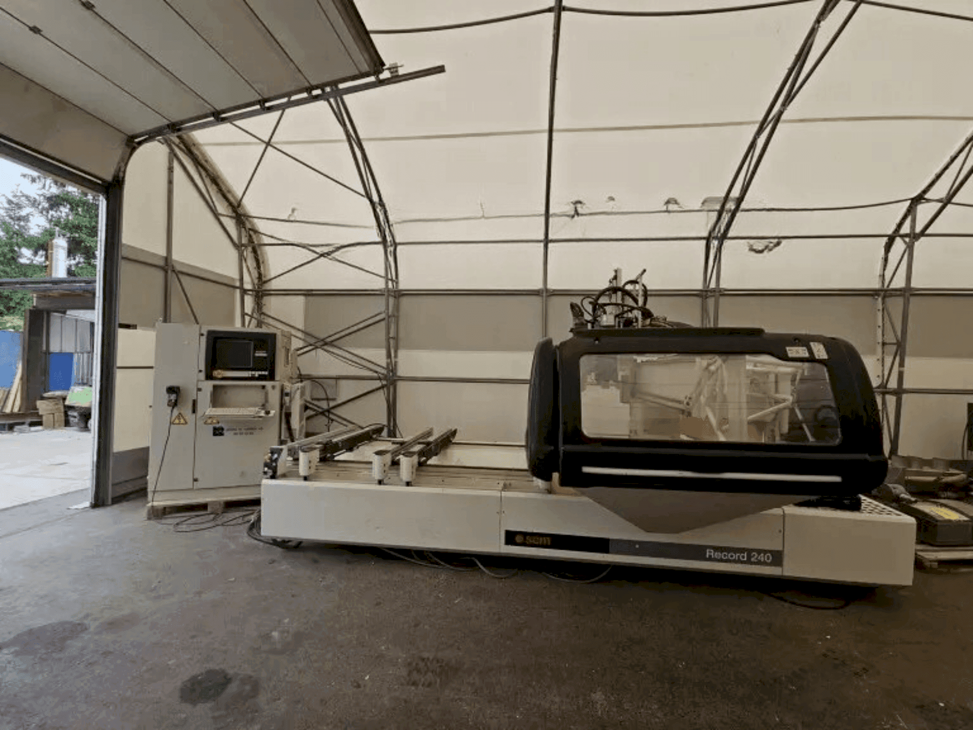 Prikaz stroja SCM Record 240 TV sprijeda