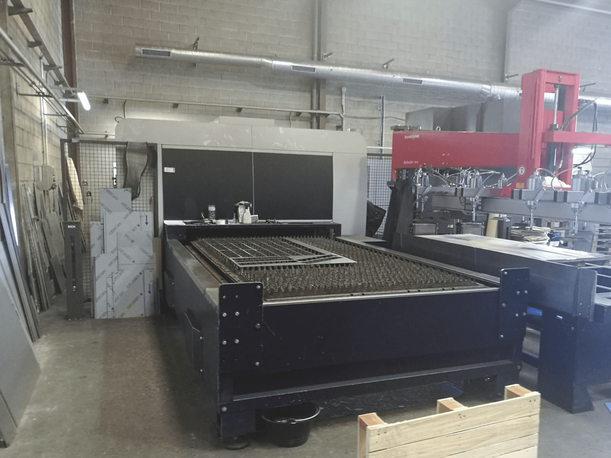 Prikaz stroja Bystronic BySprint Fiber 3015 sprijeda